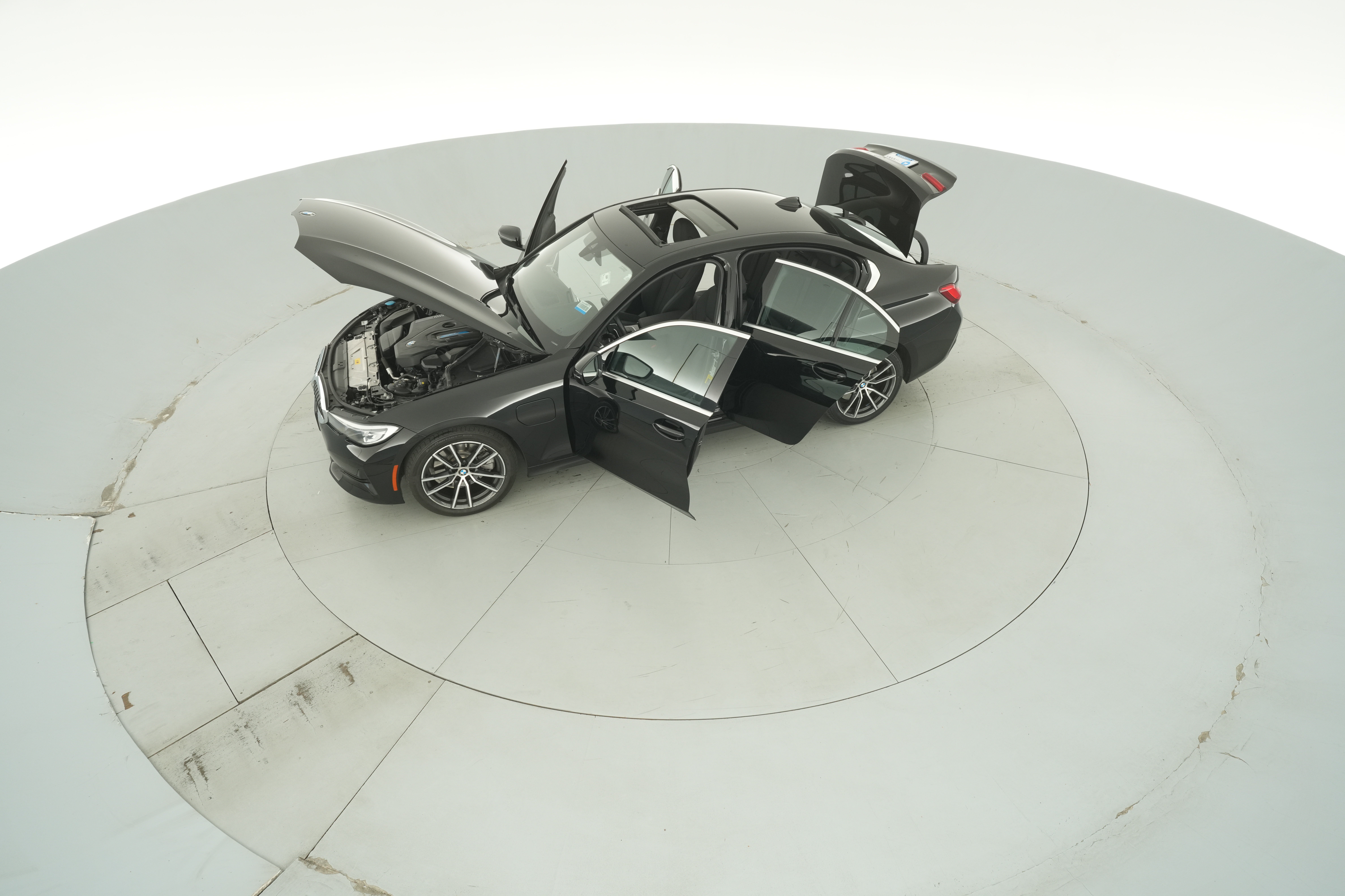 2021 BMW 3 Series 330e - Photo 41