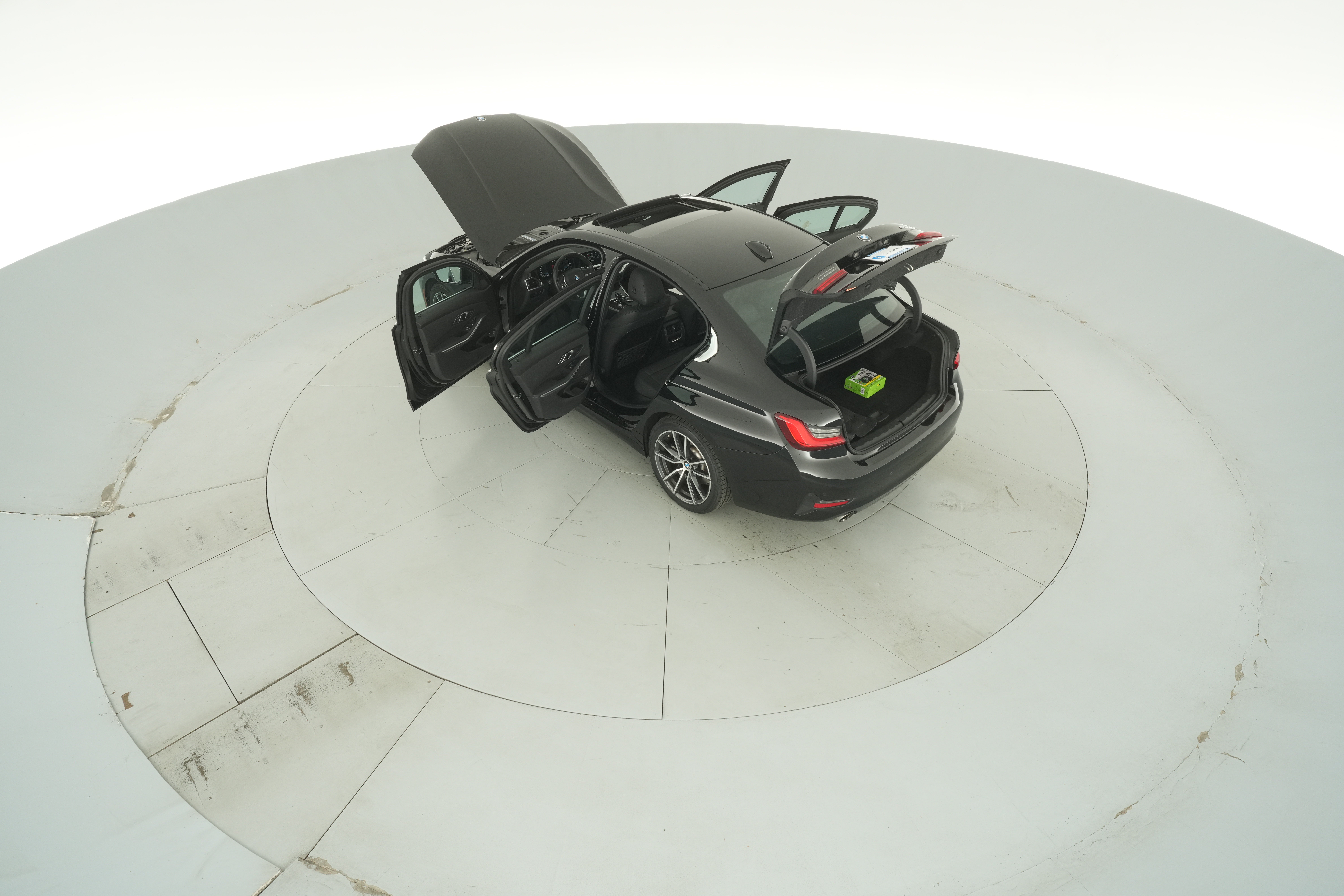 2021 BMW 3 Series 330e - Photo 44
