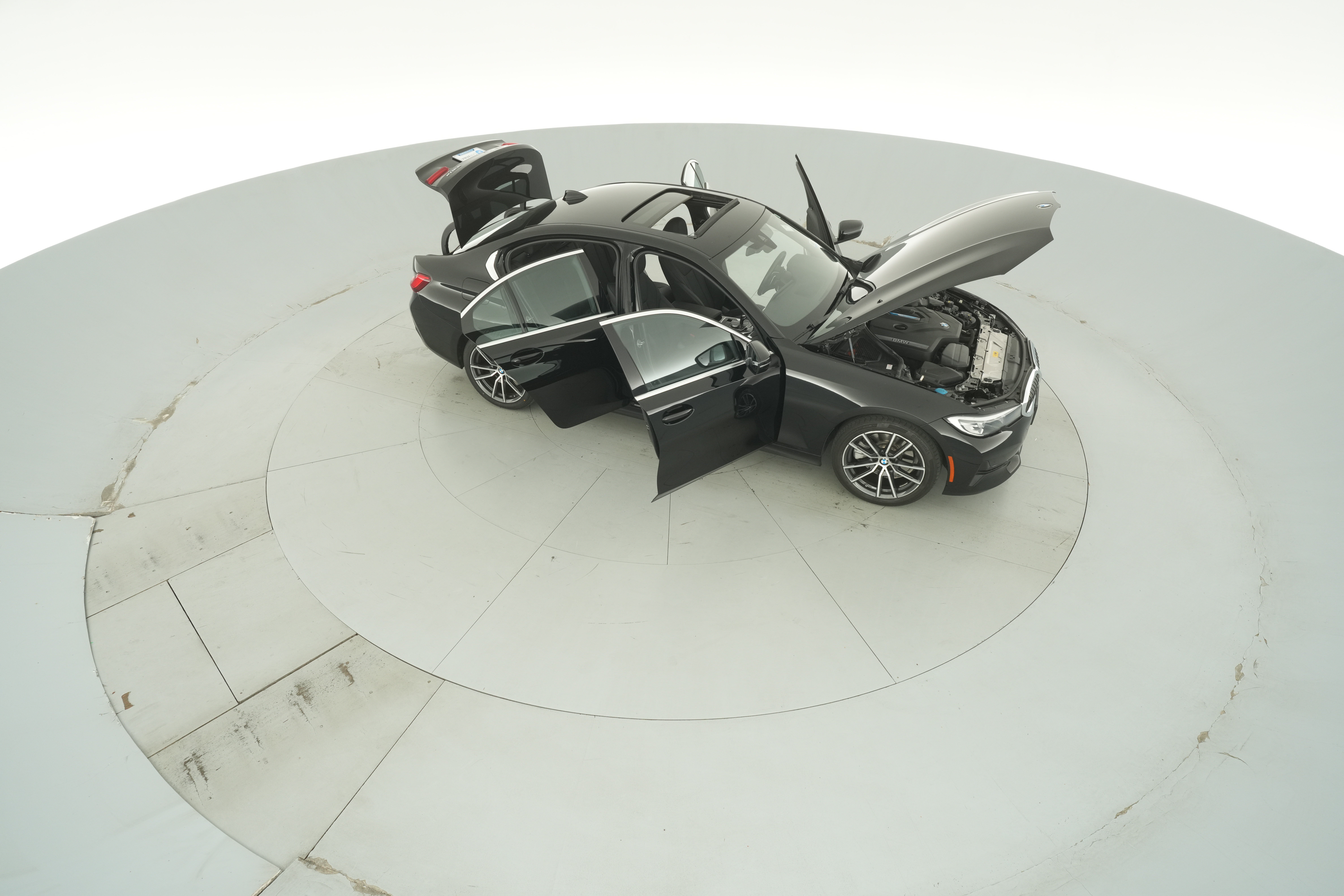 2021 BMW 3 Series 330e - Photo 51