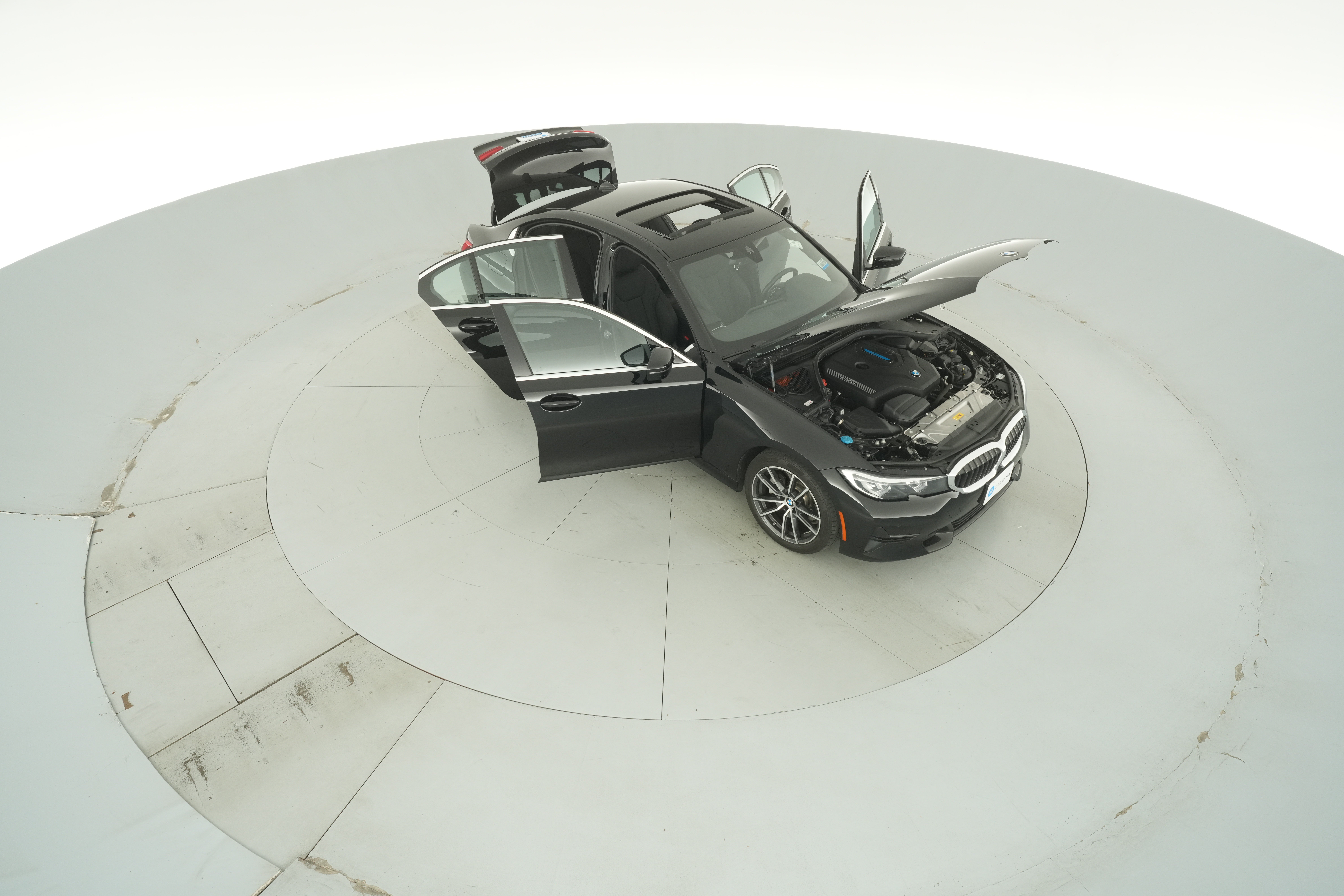 2021 BMW 3 Series 330e - Photo 52