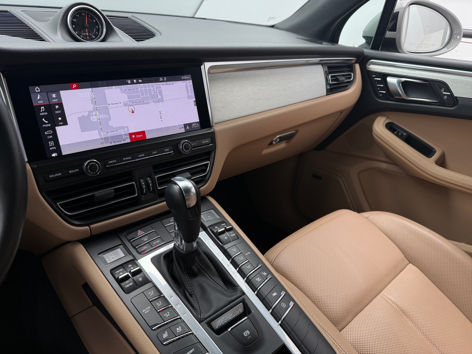 Thumbnail: 2021 Porsche Macan - 3