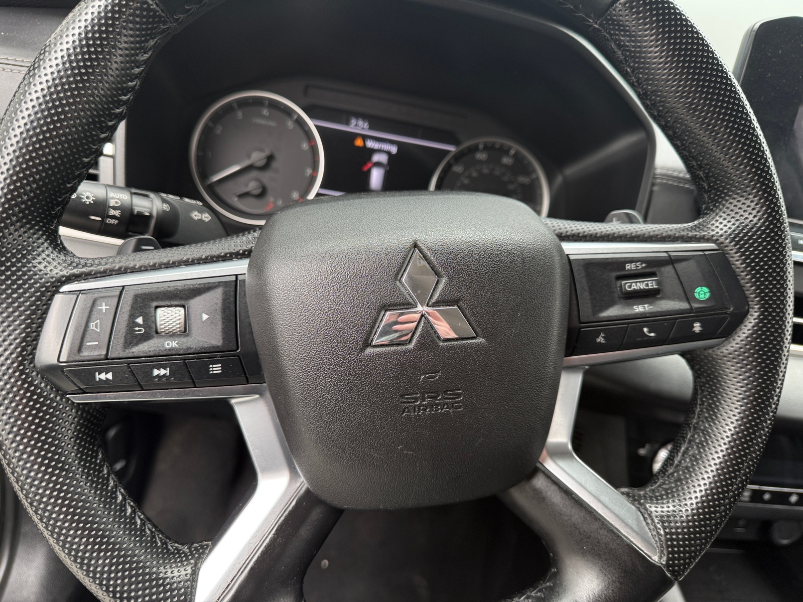 Thumbnail: 2024 Mitsubishi Outlander - 4