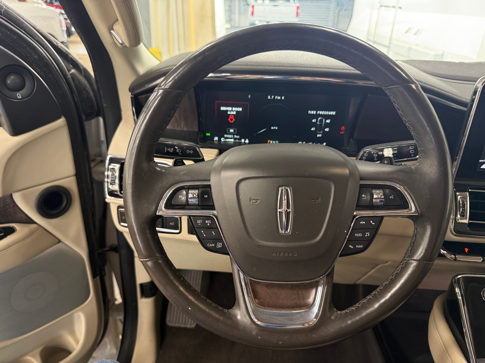 Thumbnail: 2019 Lincoln Navigator - 4
