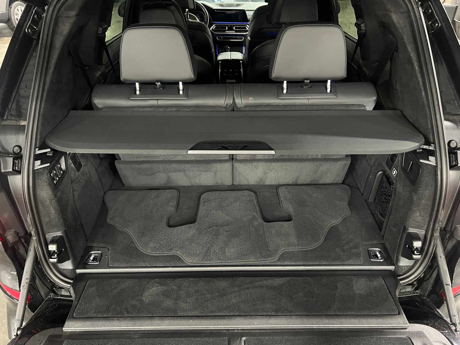 Thumbnail: 2021 BMW X7 - 6