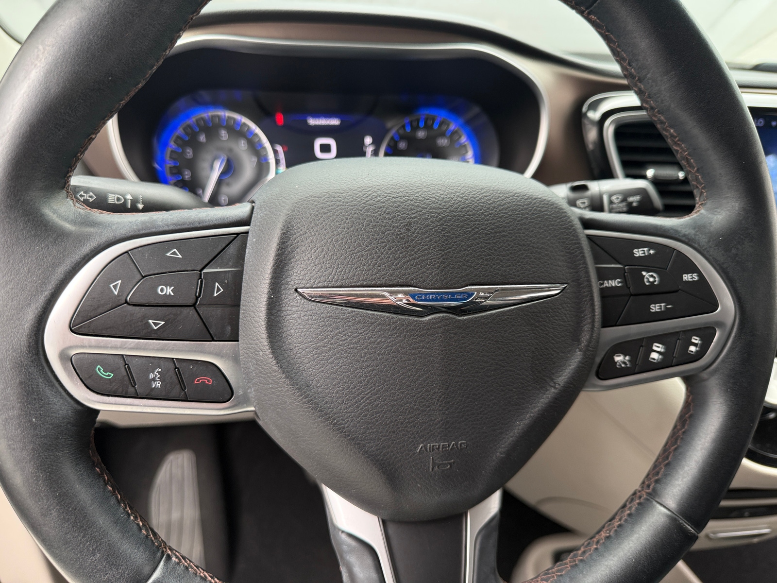 Thumbnail: 2017 Chrysler Pacifica - 4