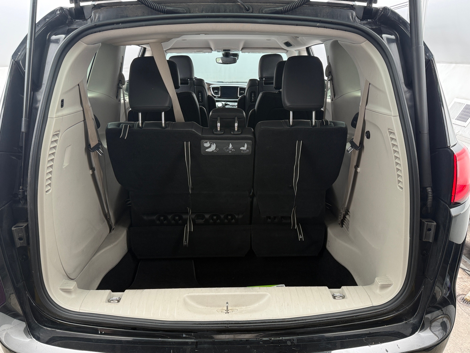 Thumbnail: 2017 Chrysler Pacifica - 6