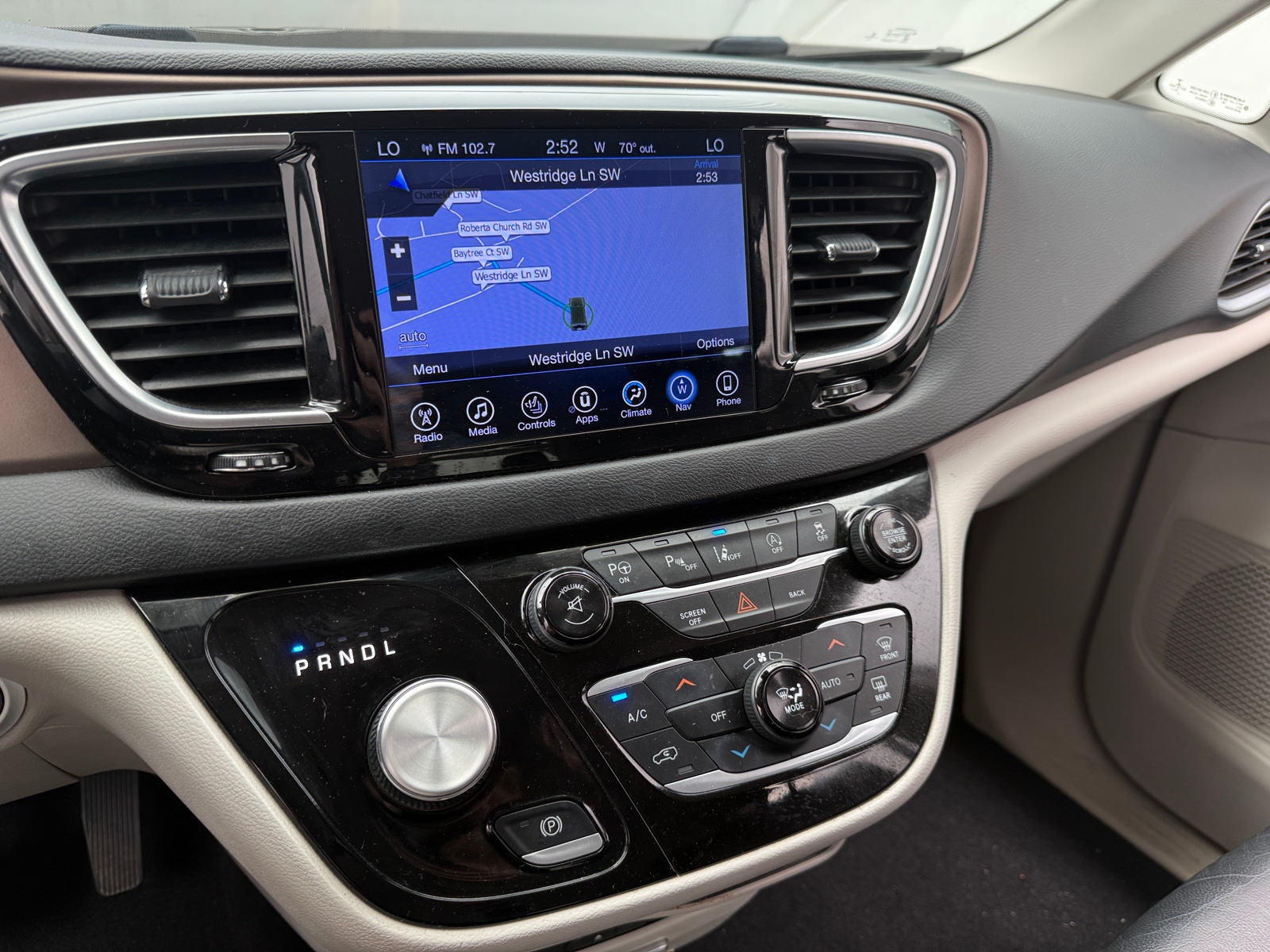 Thumbnail: 2017 Chrysler Pacifica - 3