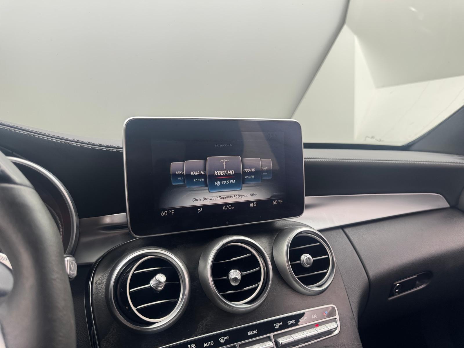 Thumbnail: 2016 Mercedes-Benz C-Class - 3