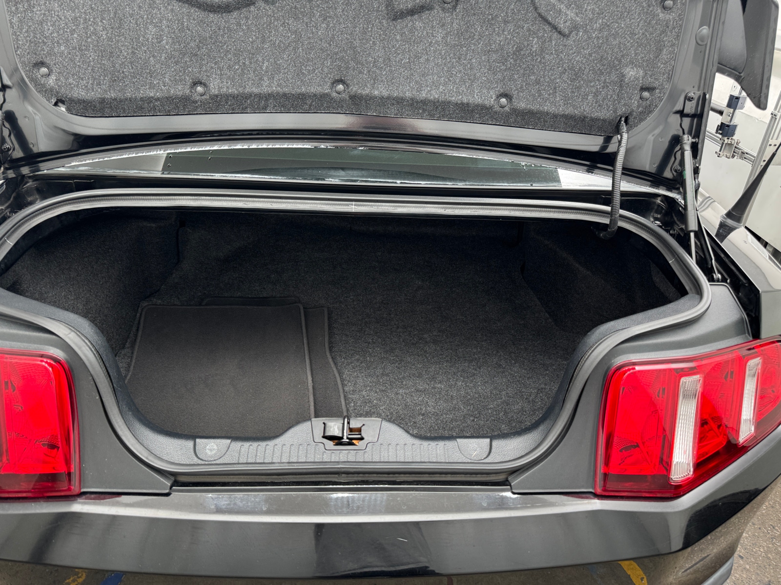 Thumbnail: 2011 Ford Mustang - 5
