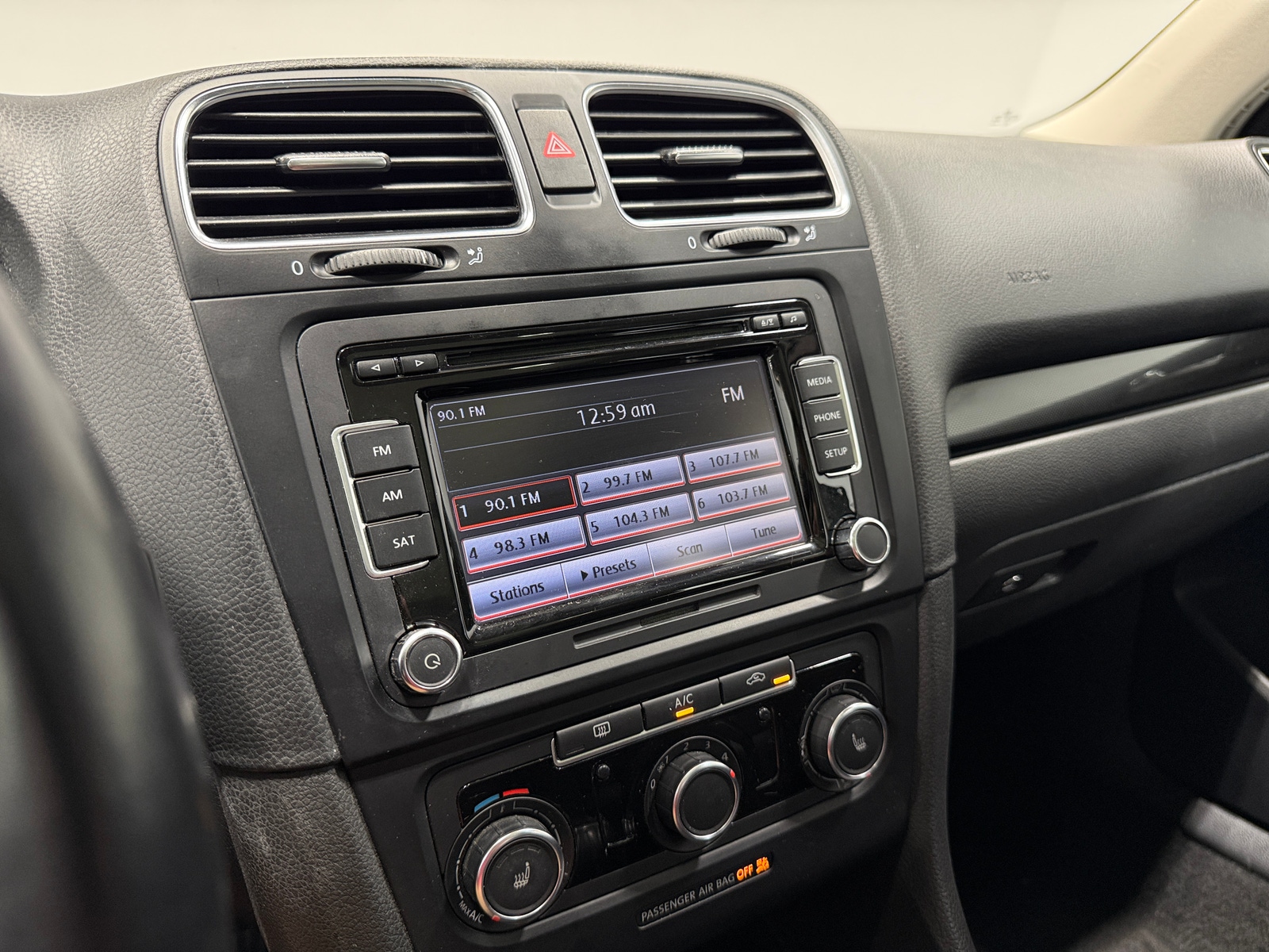 Thumbnail: 2014 Volkswagen Jetta - 3