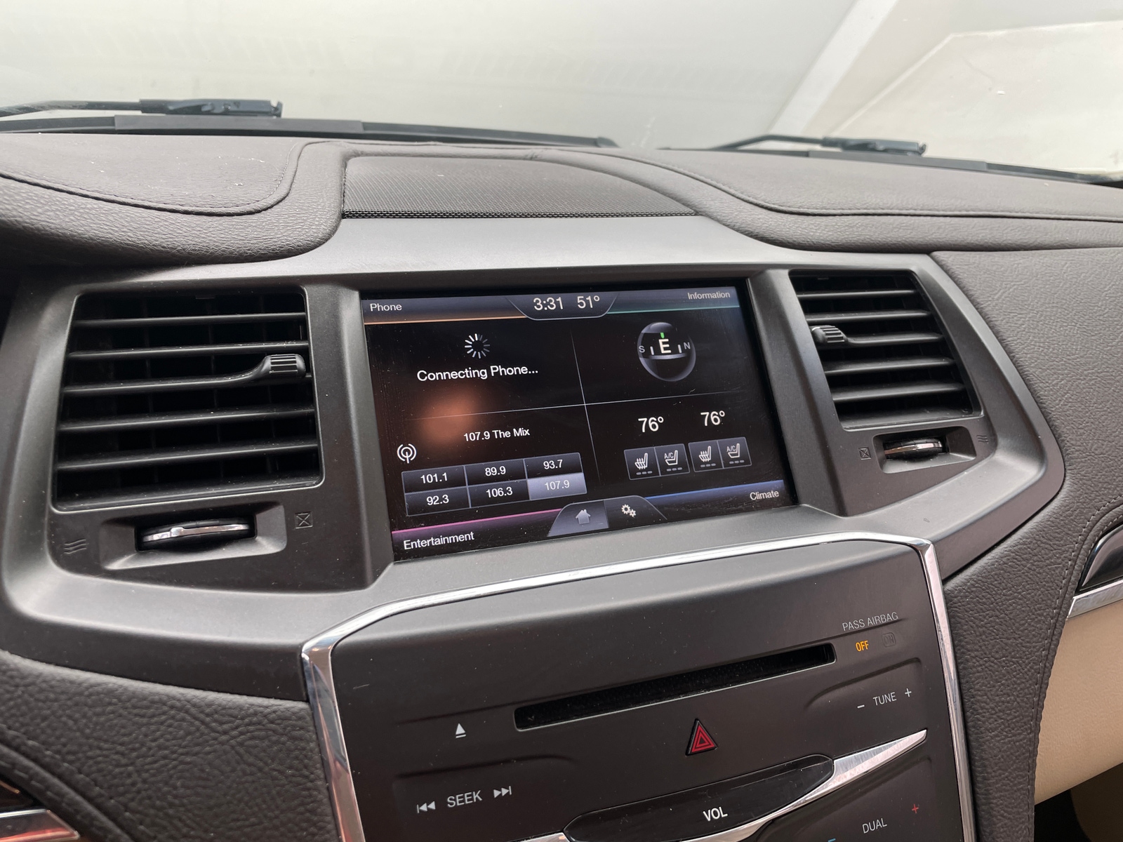 Thumbnail: 2015 Lincoln MKS - 3