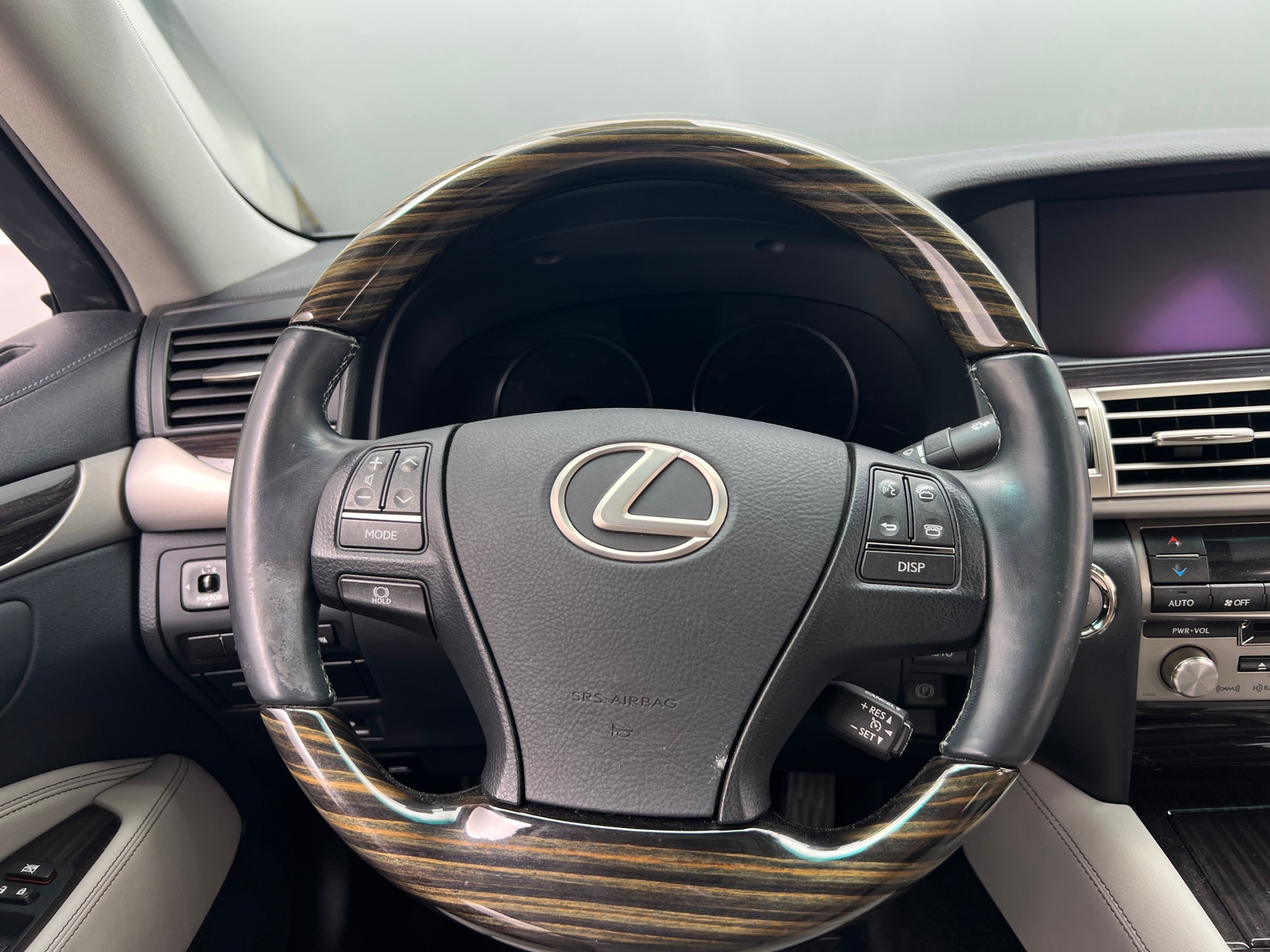 Thumbnail: 2016 Lexus LS - 4