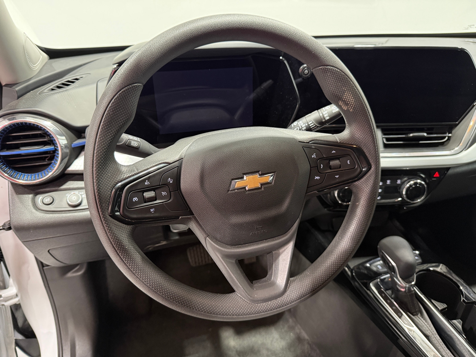 Thumbnail: 2025 Chevrolet Trax - 5