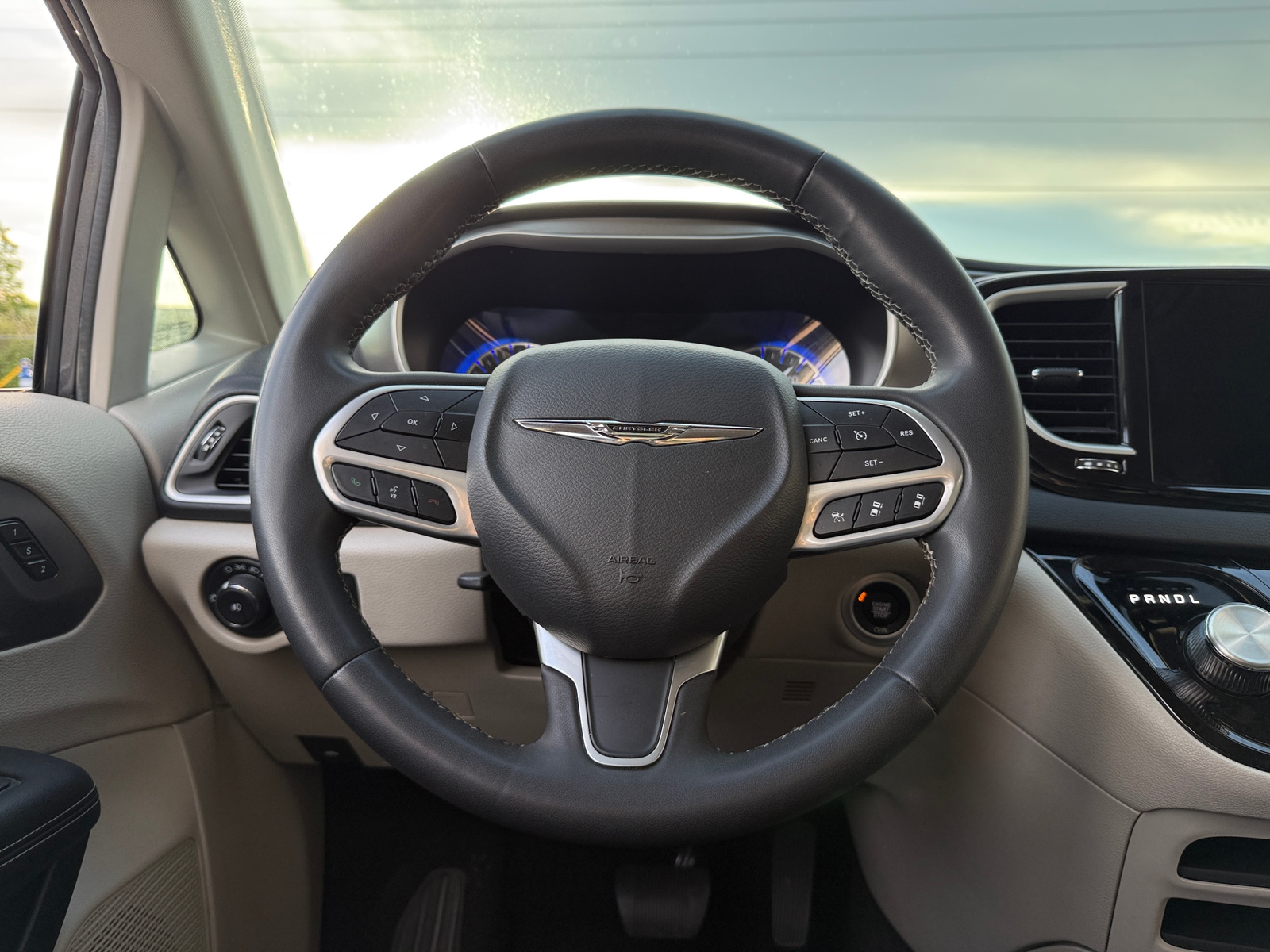 Thumbnail: 2023 Chrysler Pacifica - 4