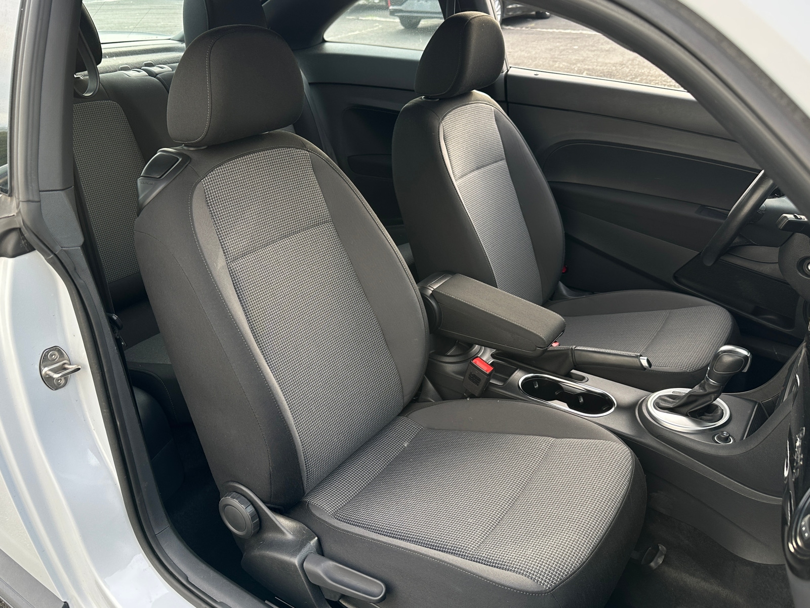 Thumbnail: 2017 Volkswagen Beetle - 2