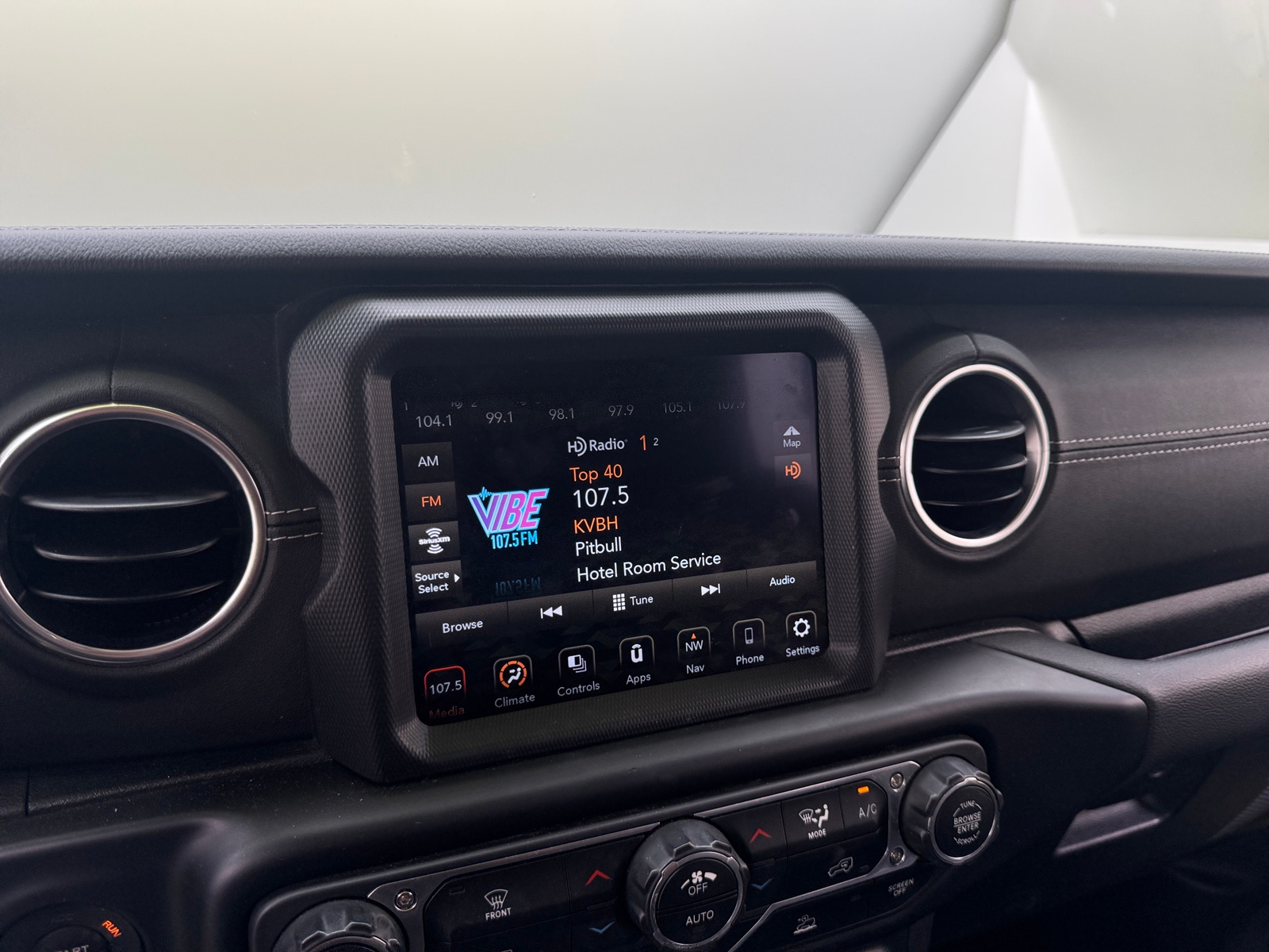 Thumbnail: 2022 Jeep Wrangler - 3