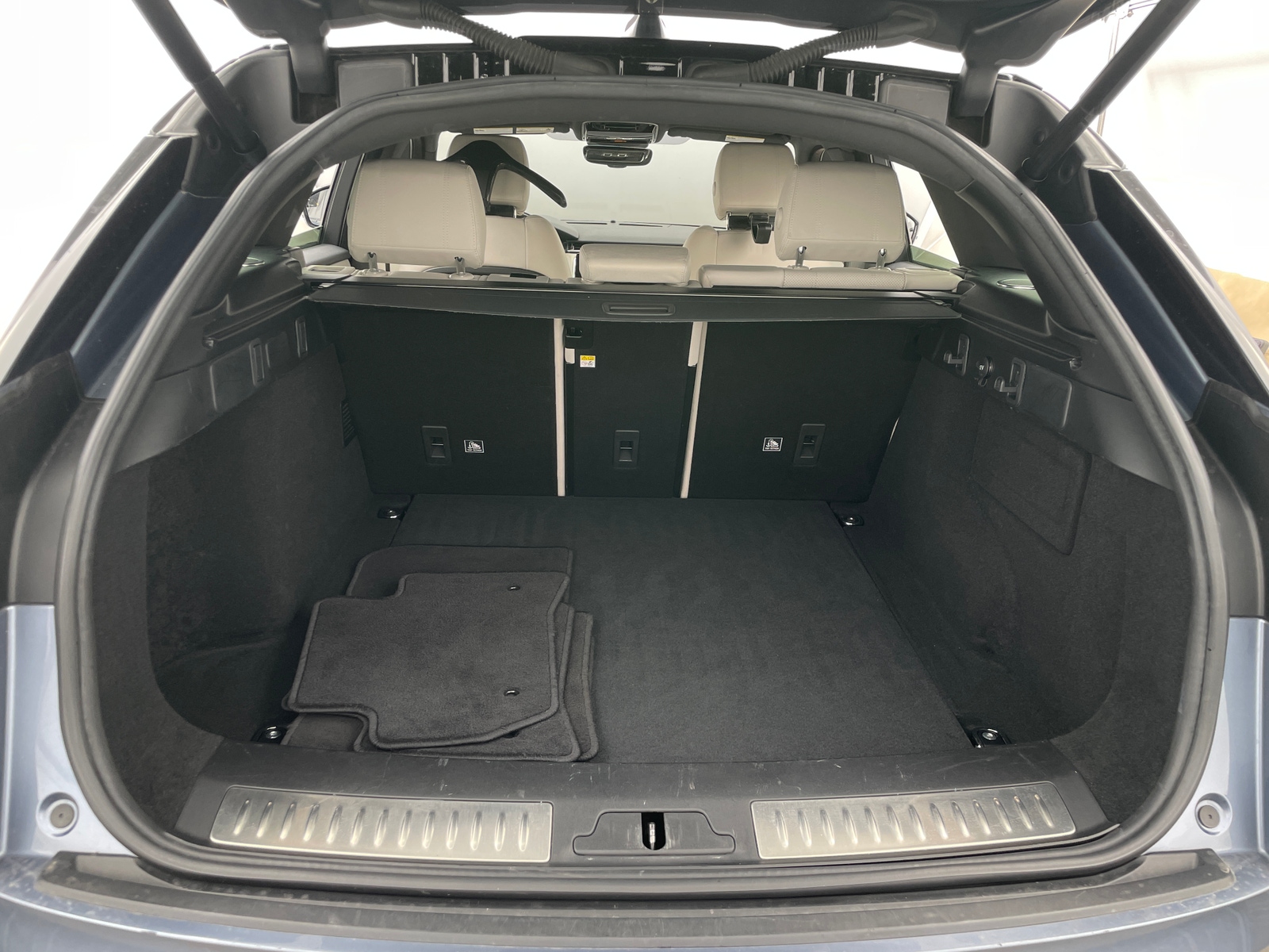 Thumbnail: 2020 Land Rover Range Rover Velar - 6