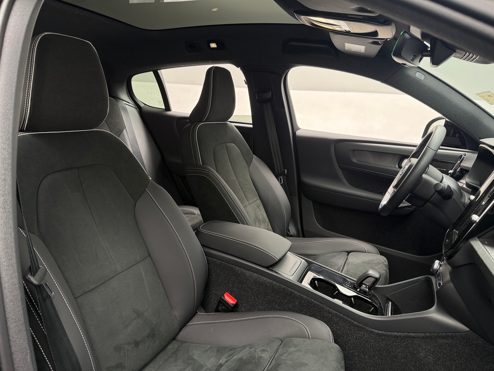 Thumbnail: 2023 Volvo C40 - 2