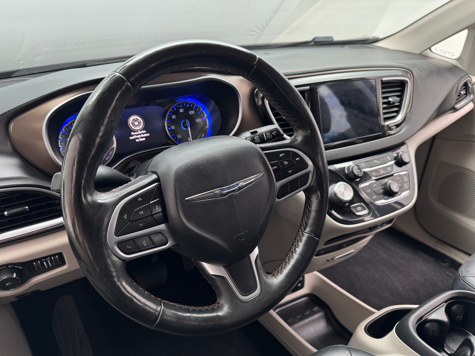 Thumbnail: 2019 Chrysler Pacifica - 4