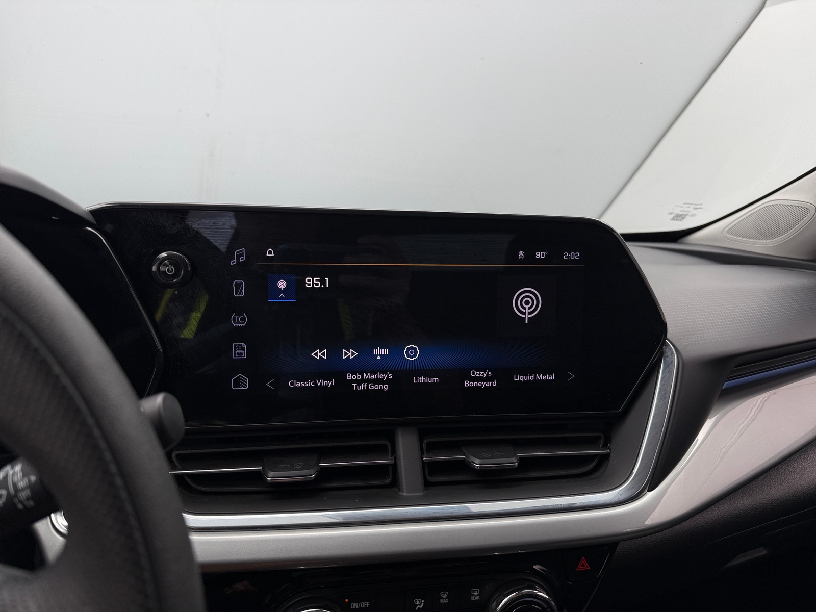 Thumbnail: 2025 Chevrolet Trax - 4