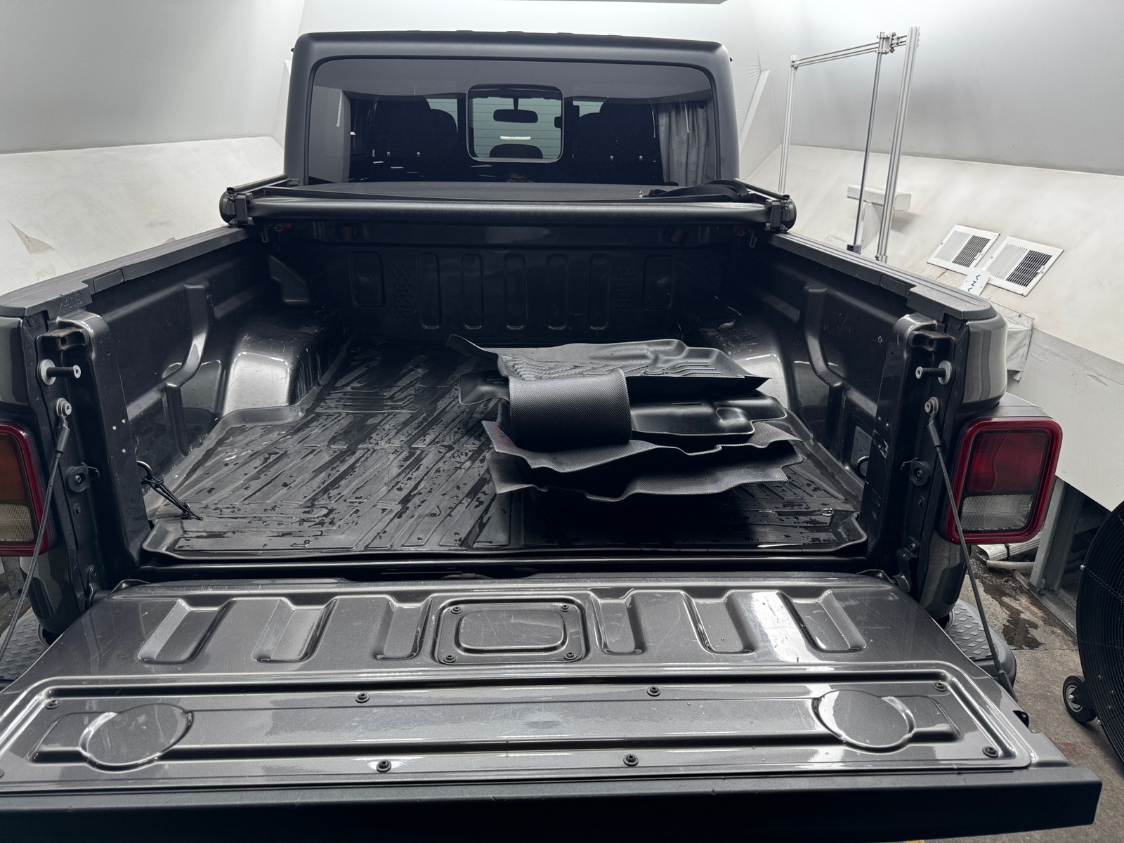 Thumbnail: 2021 Jeep Gladiator - 7