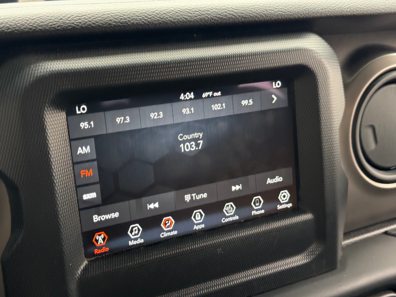 Thumbnail: 2021 Jeep Gladiator - 4