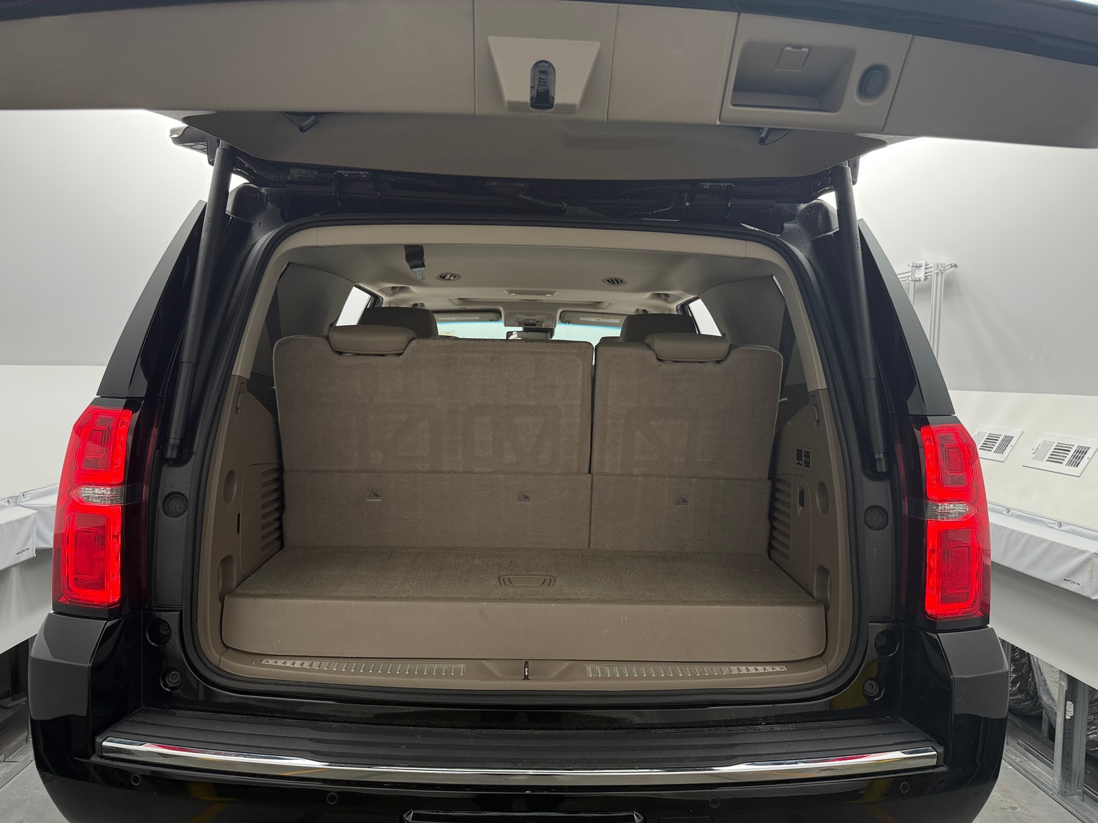 Thumbnail: 2017 Chevrolet Tahoe - 6