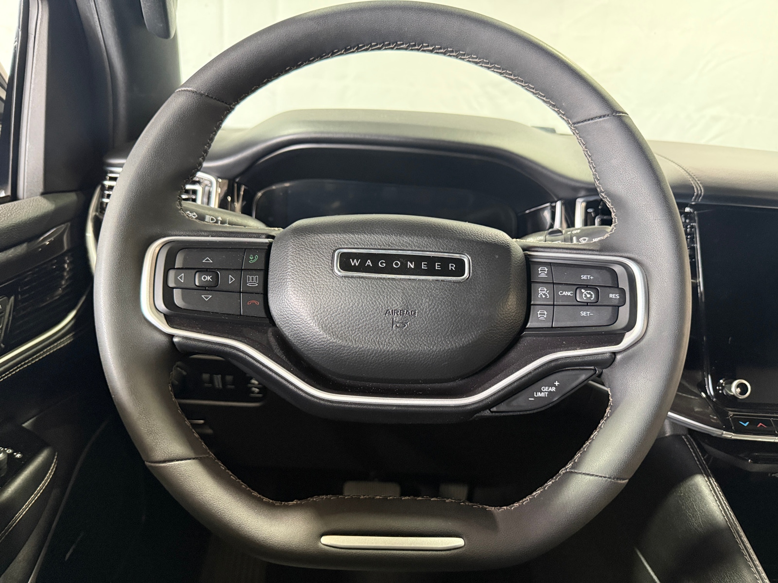 Thumbnail: 2023 Jeep Wagoneer - 4