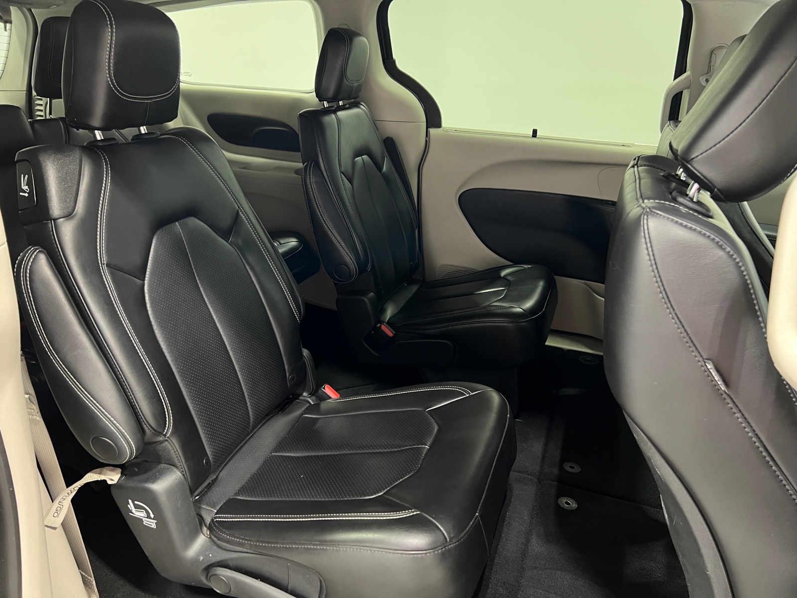 Thumbnail: 2023 Chrysler Pacifica - 5