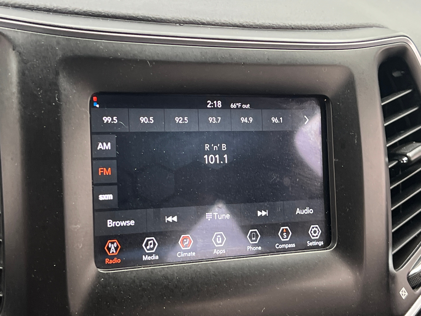 Thumbnail: 2020 Jeep Cherokee - 4