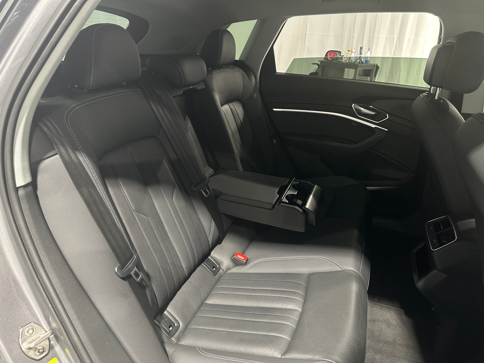 Thumbnail: 2019 Audi e-tron - 5