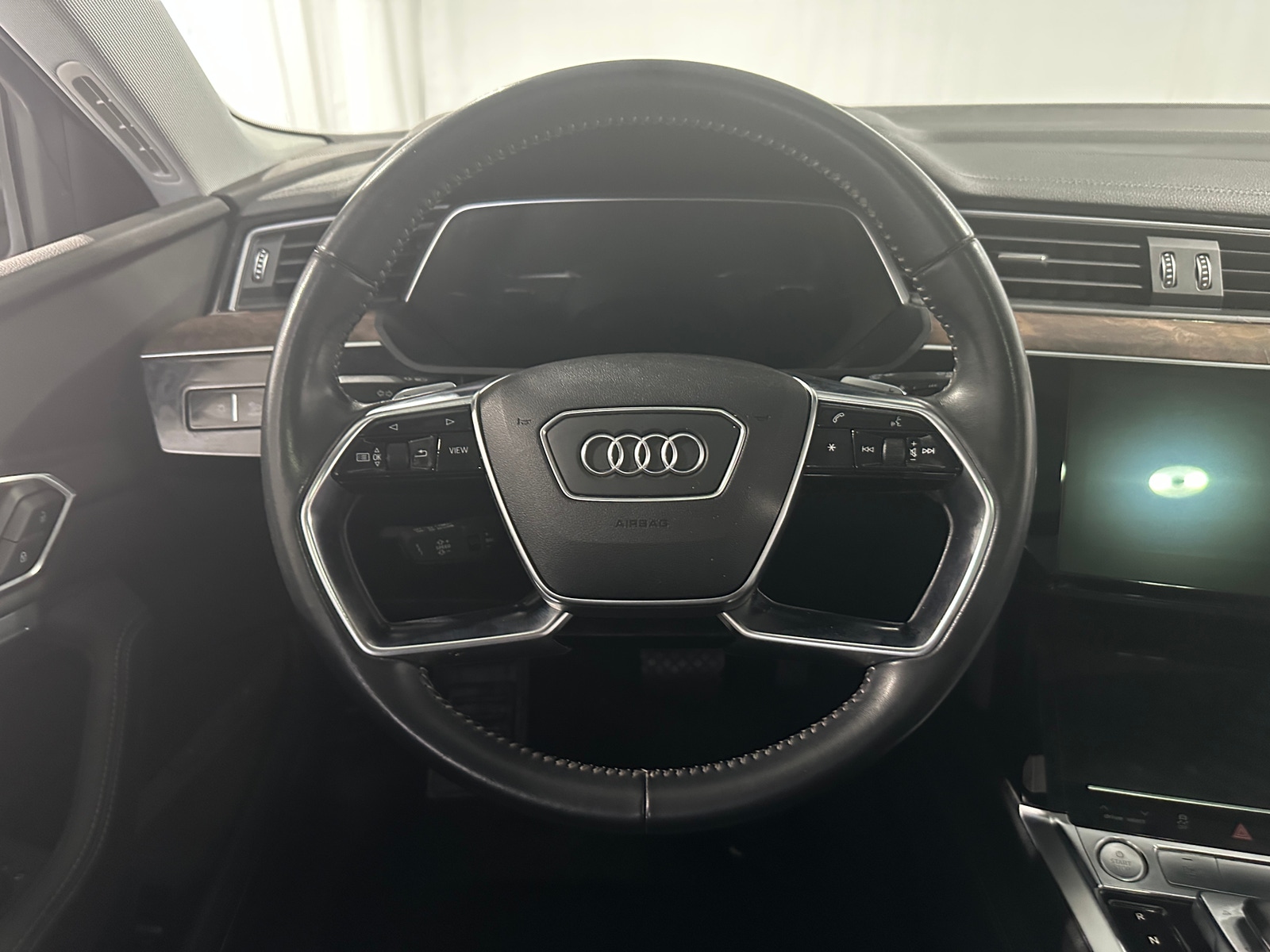 Thumbnail: 2019 Audi e-tron - 4