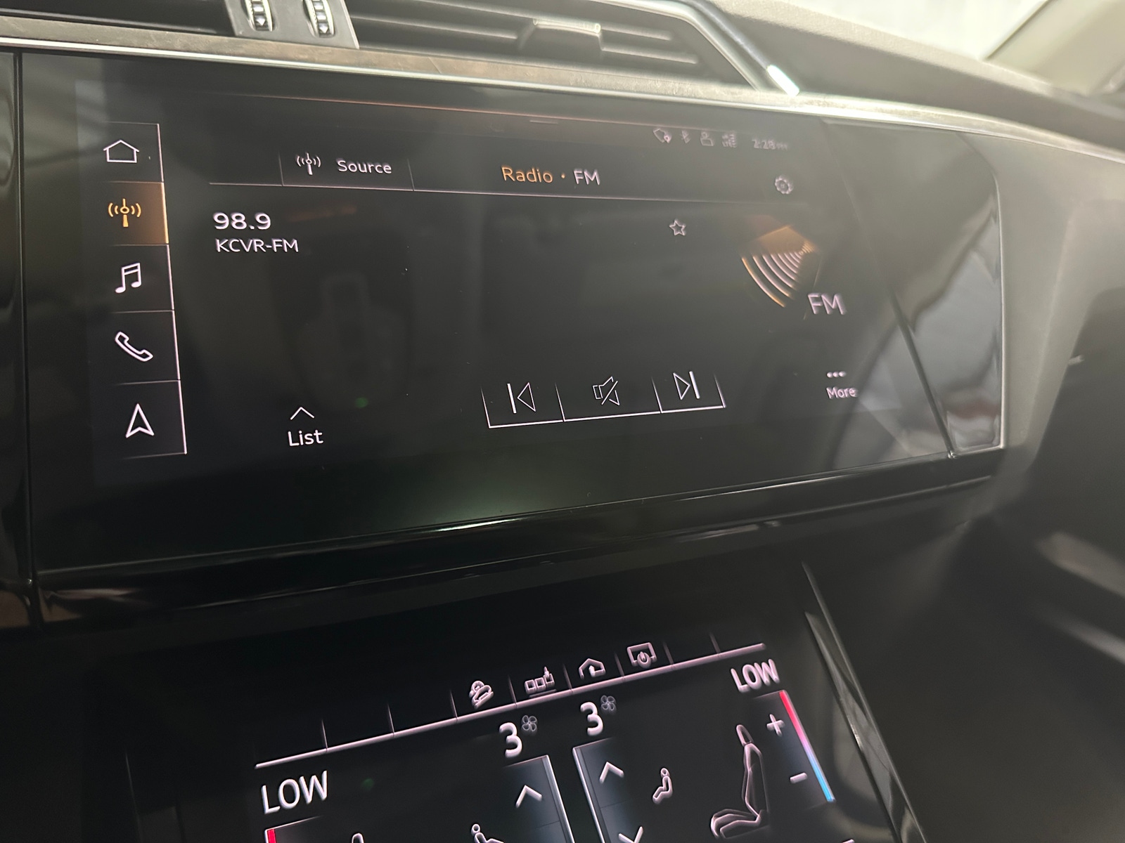 Thumbnail: 2019 Audi e-tron - 3