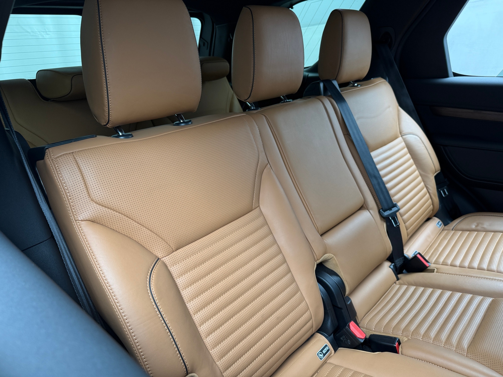 Thumbnail: 2019 Land Rover Discovery - 5