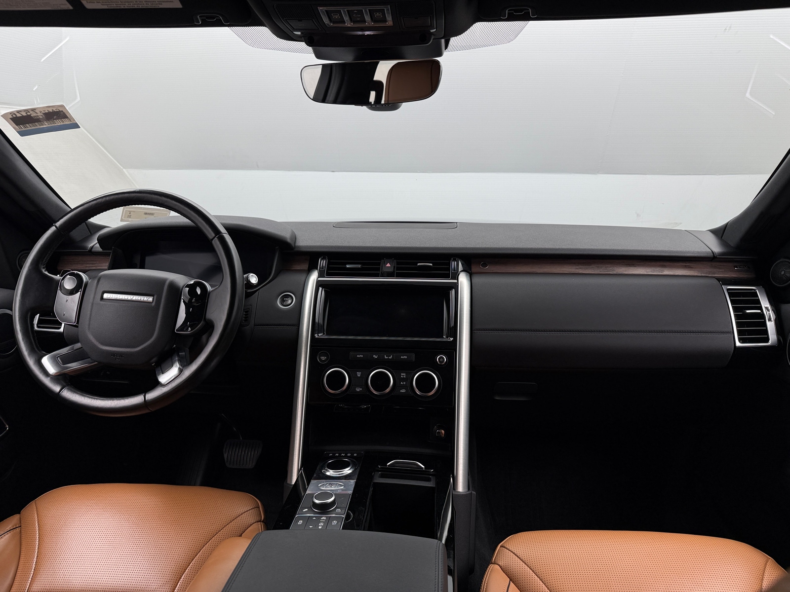 Thumbnail: 2019 Land Rover Discovery - 2