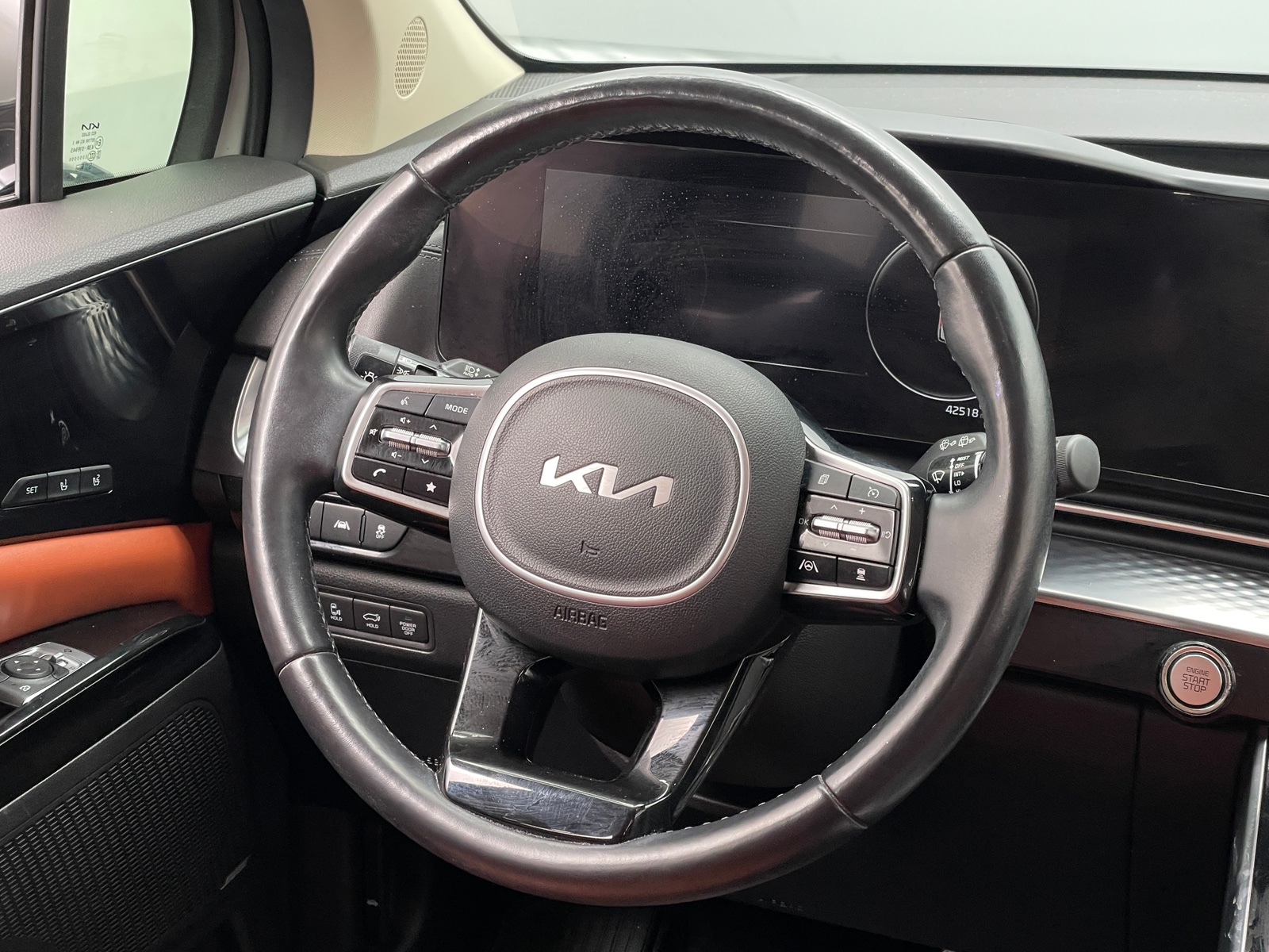 Thumbnail: 2022 Kia Carnival - 4
