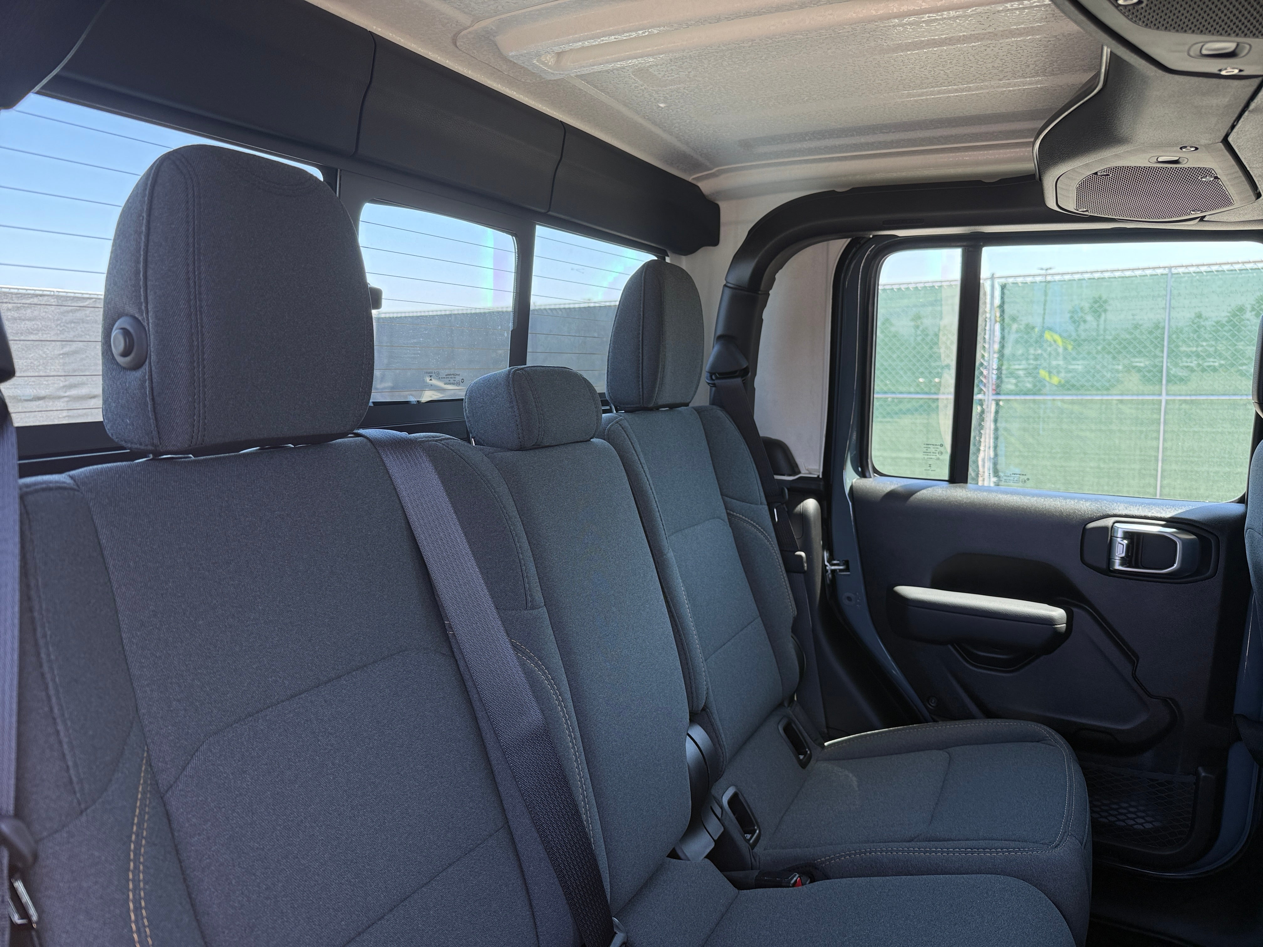 2026 Jeep Gladiator Sport Auto's photo