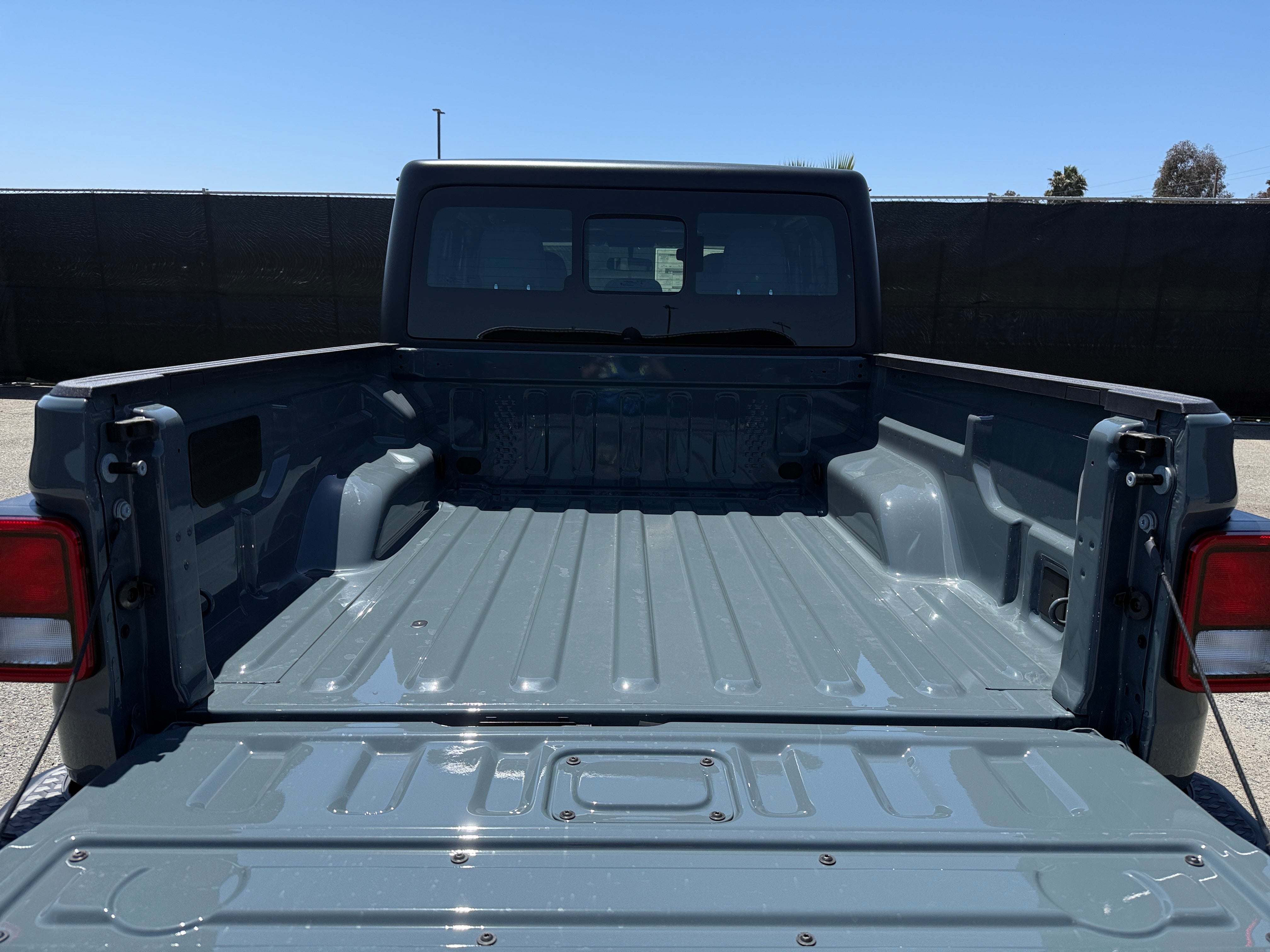 2026 Jeep Gladiator Sport Auto's photo