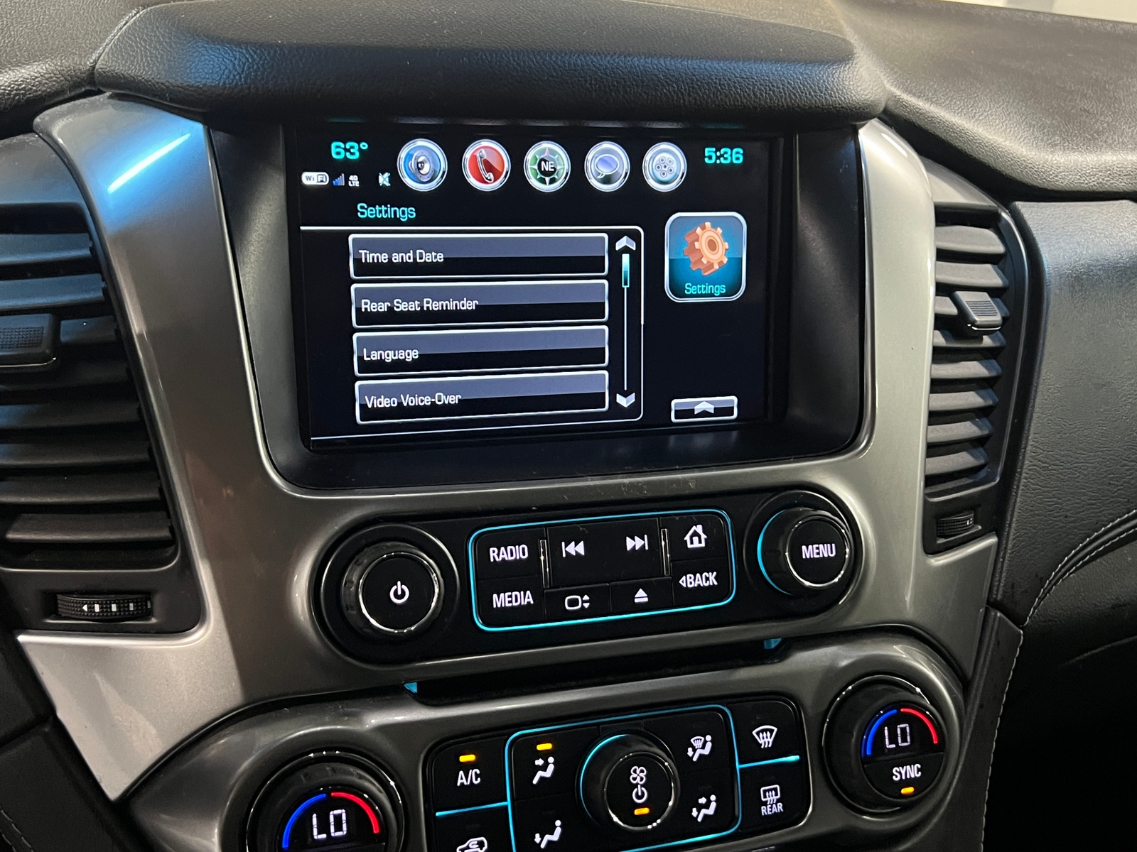 Thumbnail: 2018 Chevrolet Suburban - 3