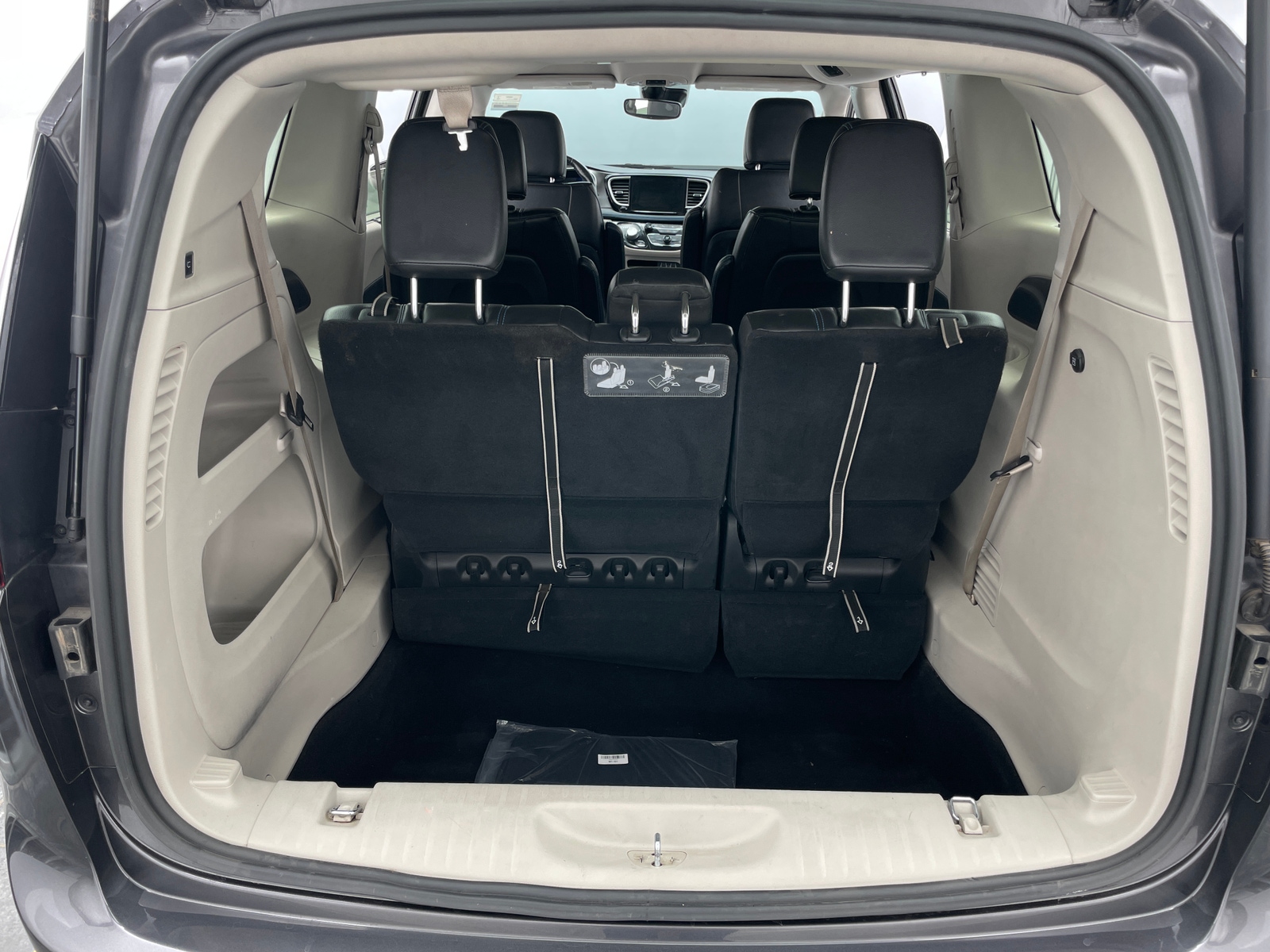 Thumbnail: 2021 Chrysler Pacifica - 6