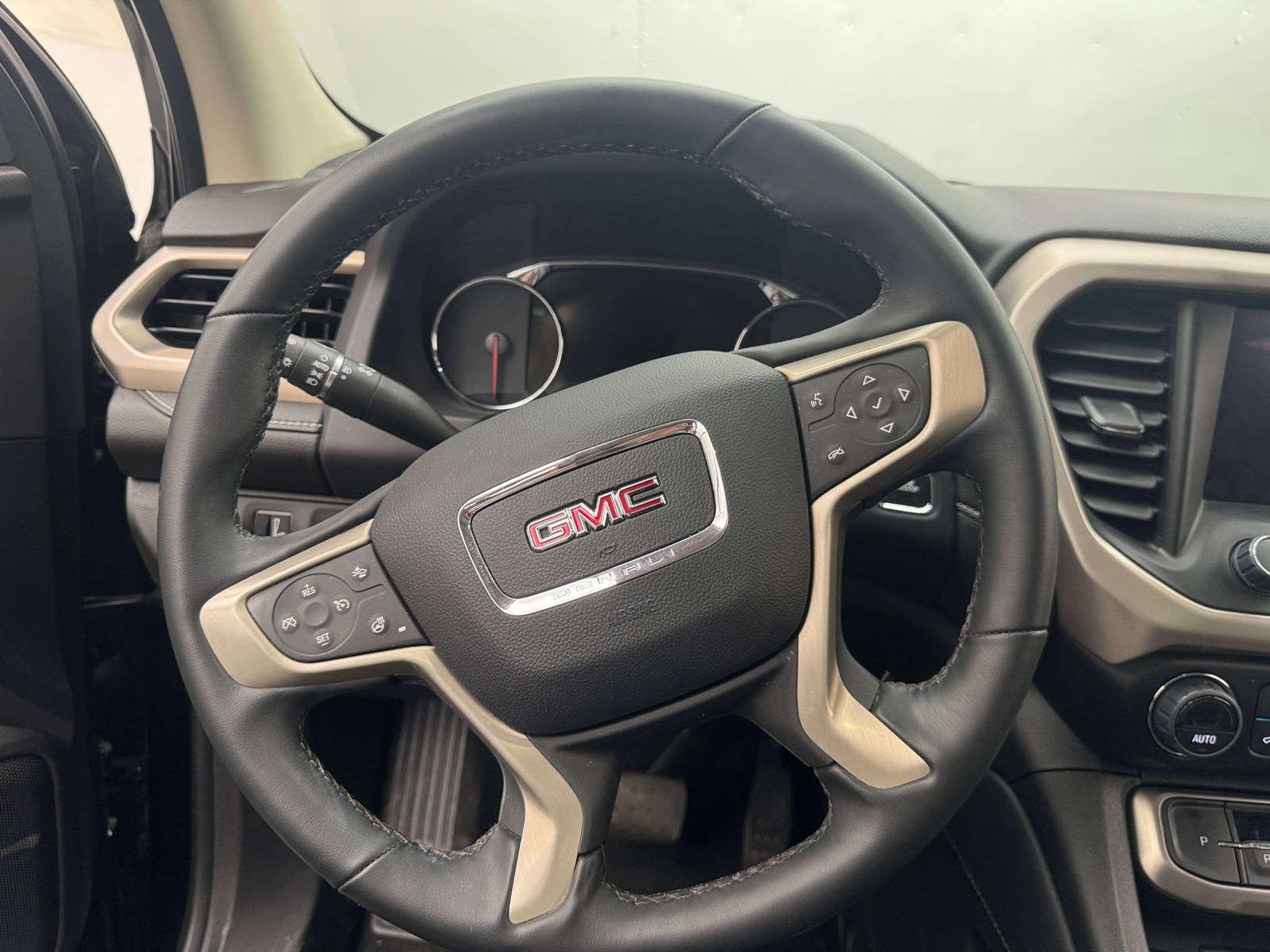 Thumbnail: 2023 GMC Acadia - 4