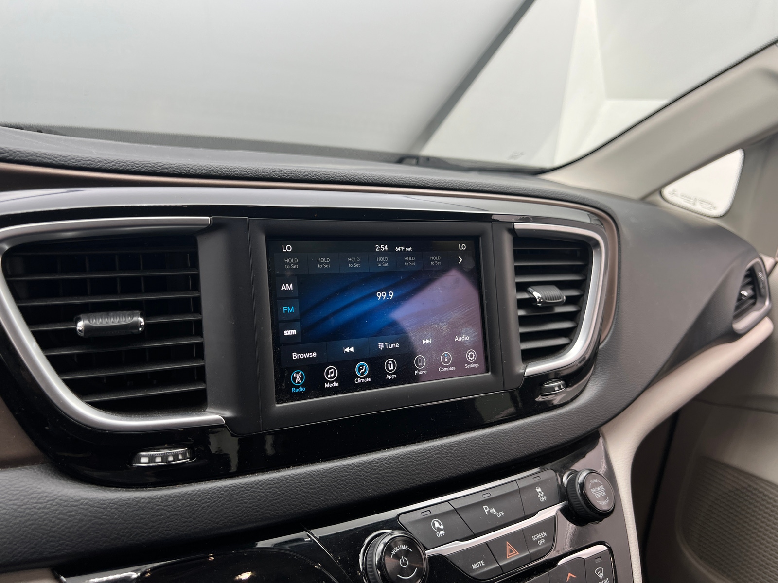 Thumbnail: 2018 Chrysler Pacifica - 4