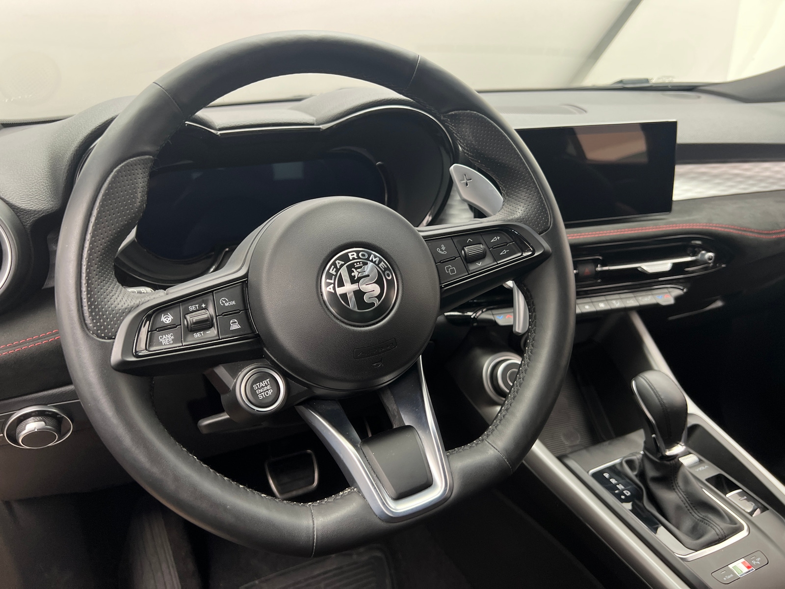 Thumbnail: 2024 Alfa Romeo Tonale - 4