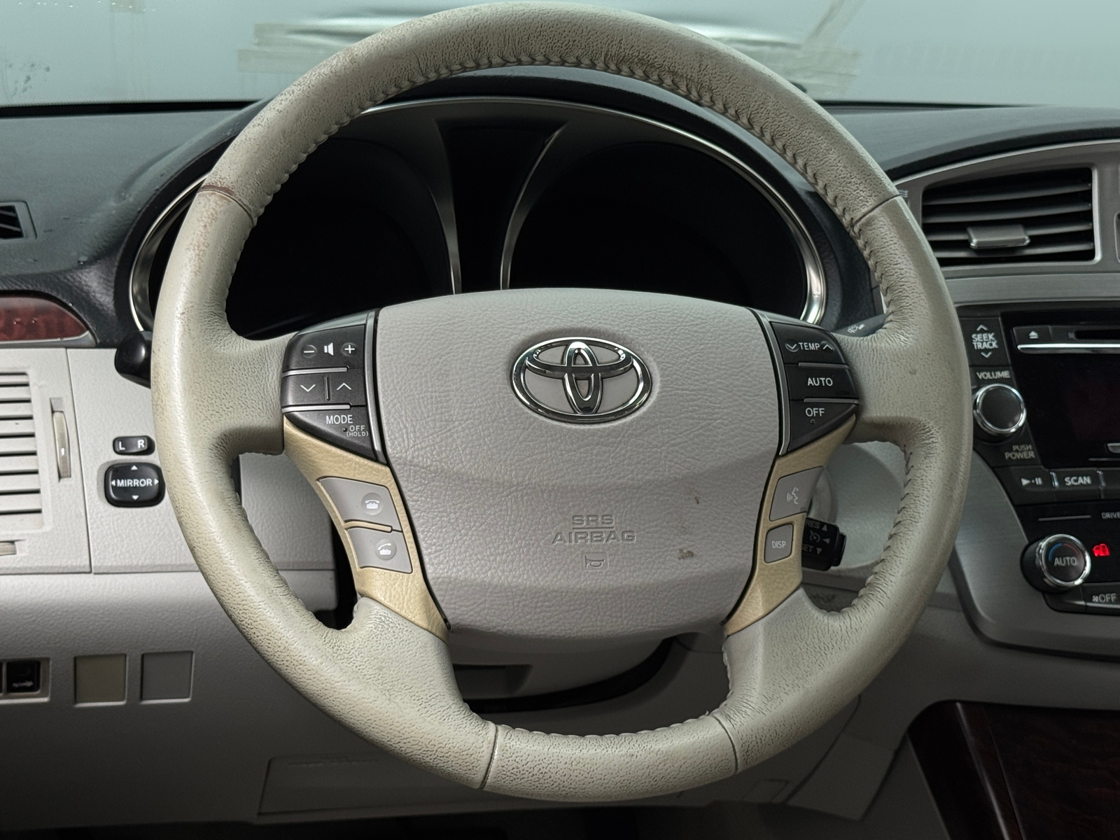Thumbnail: 2011 Toyota Avalon - 4
