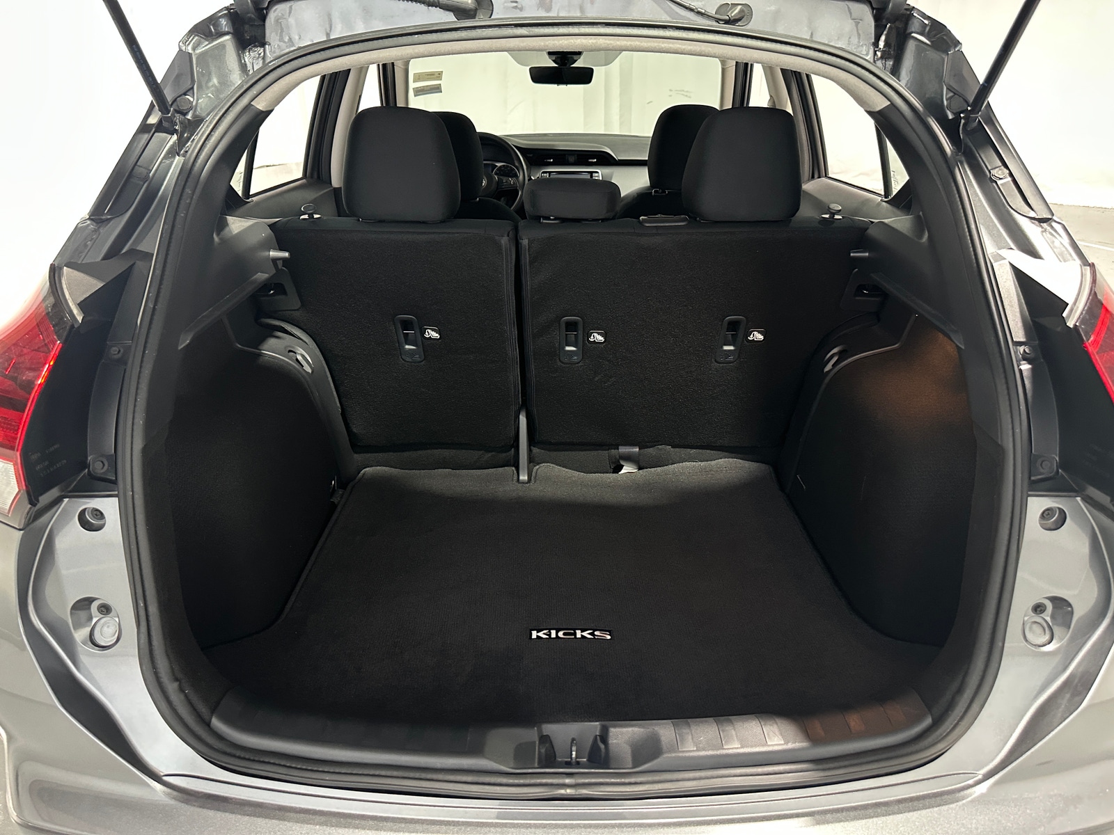 Thumbnail: 2024 Nissan Kicks - 7