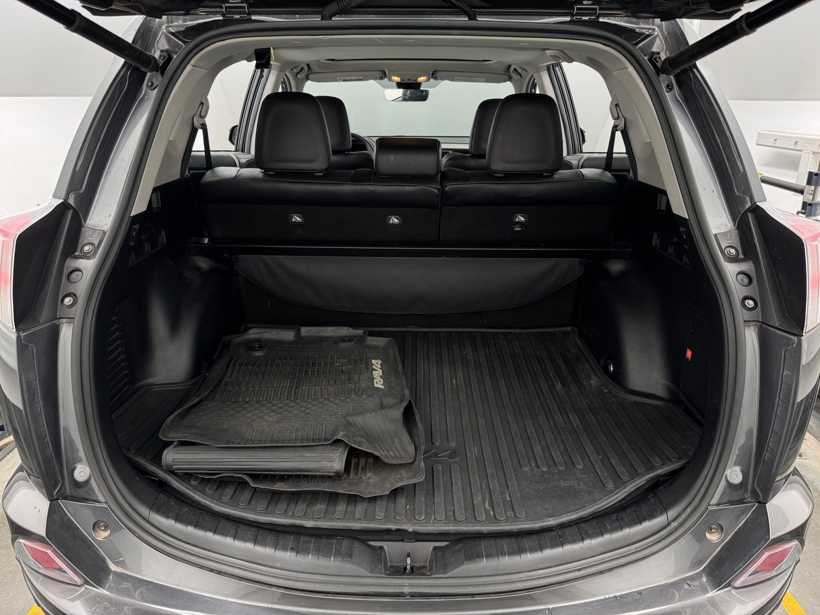 Thumbnail: 2018 Toyota RAV4 - 6