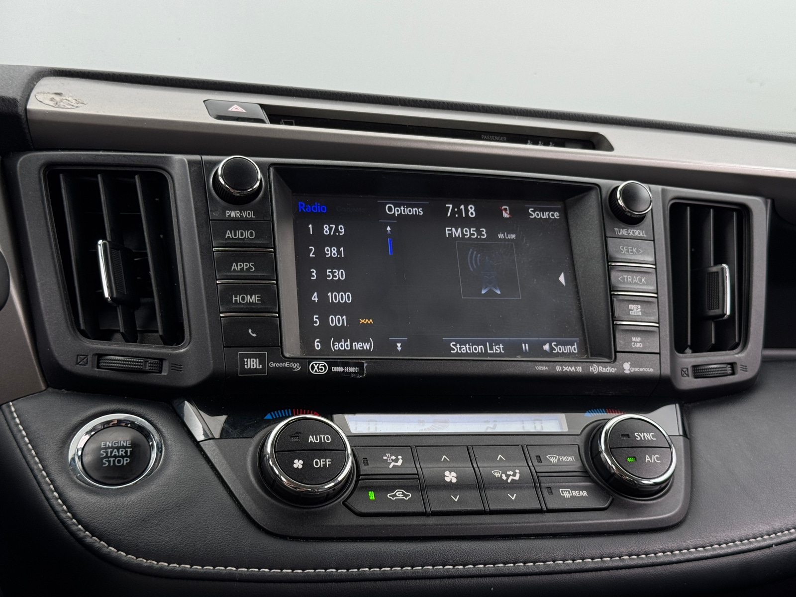 Thumbnail: 2018 Toyota RAV4 - 3