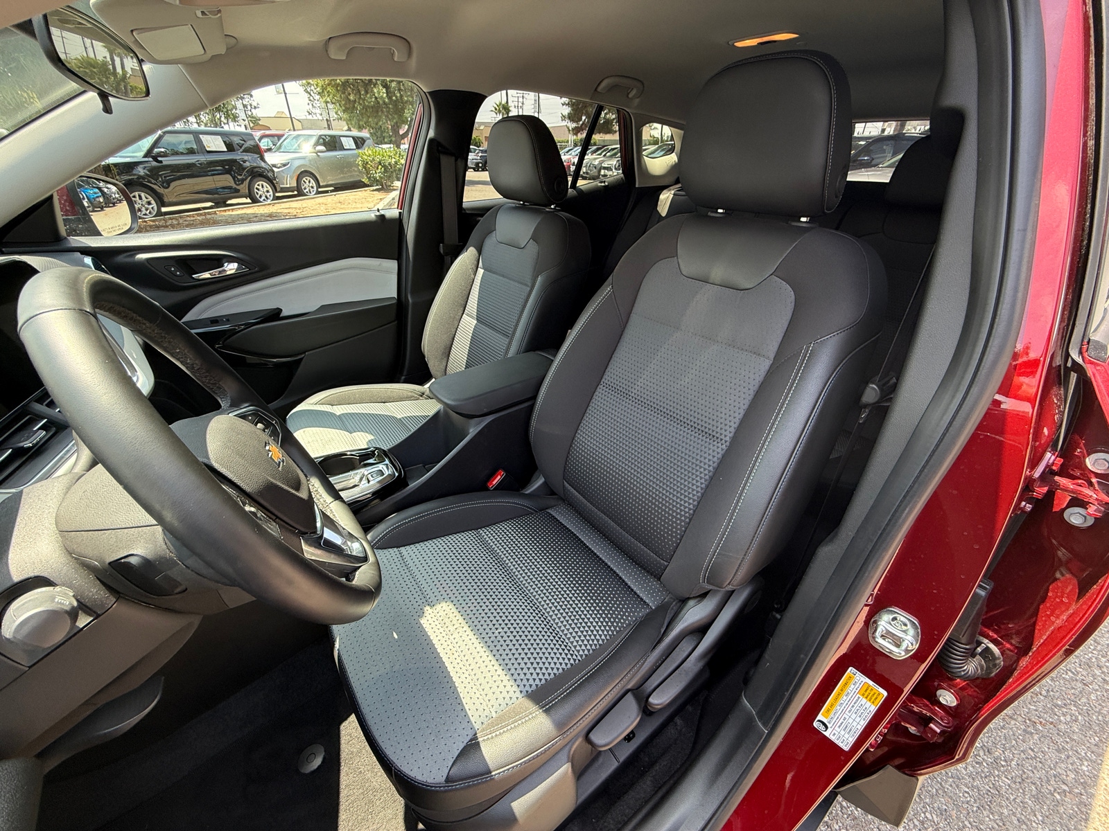 Thumbnail: 2025 Chevrolet Trax - 2