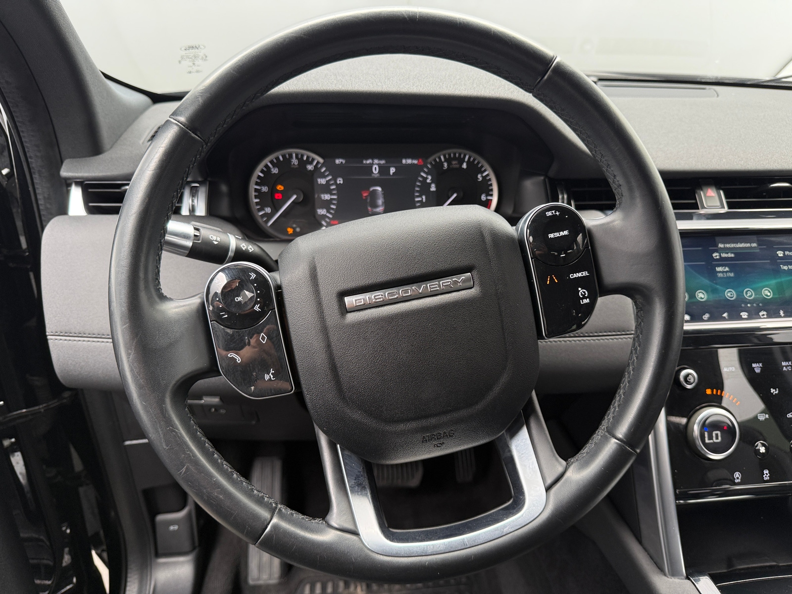 Thumbnail: 2020 Land Rover Discovery Sport - 4