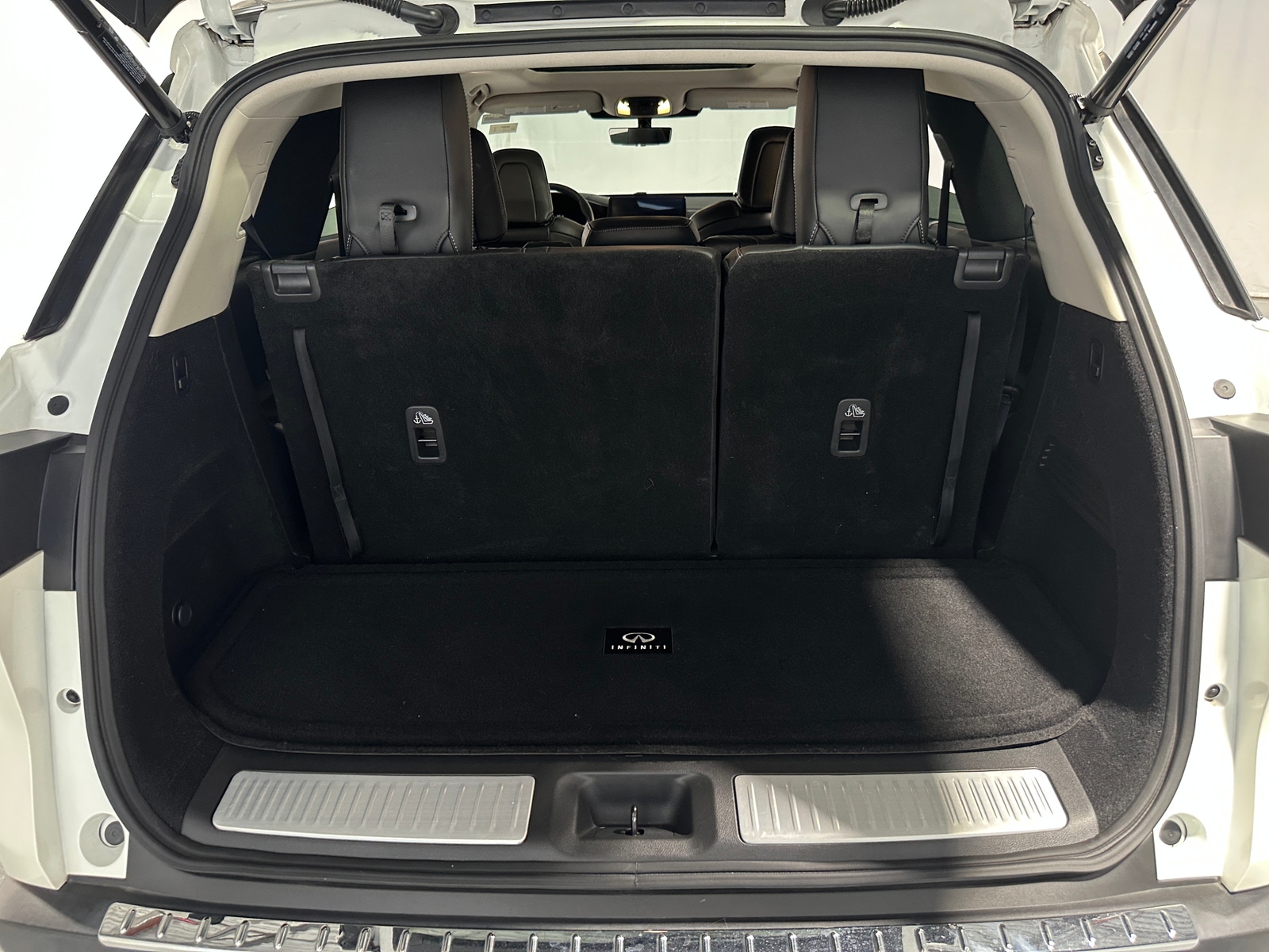 Thumbnail: 2023 INFINITI QX60 - 6